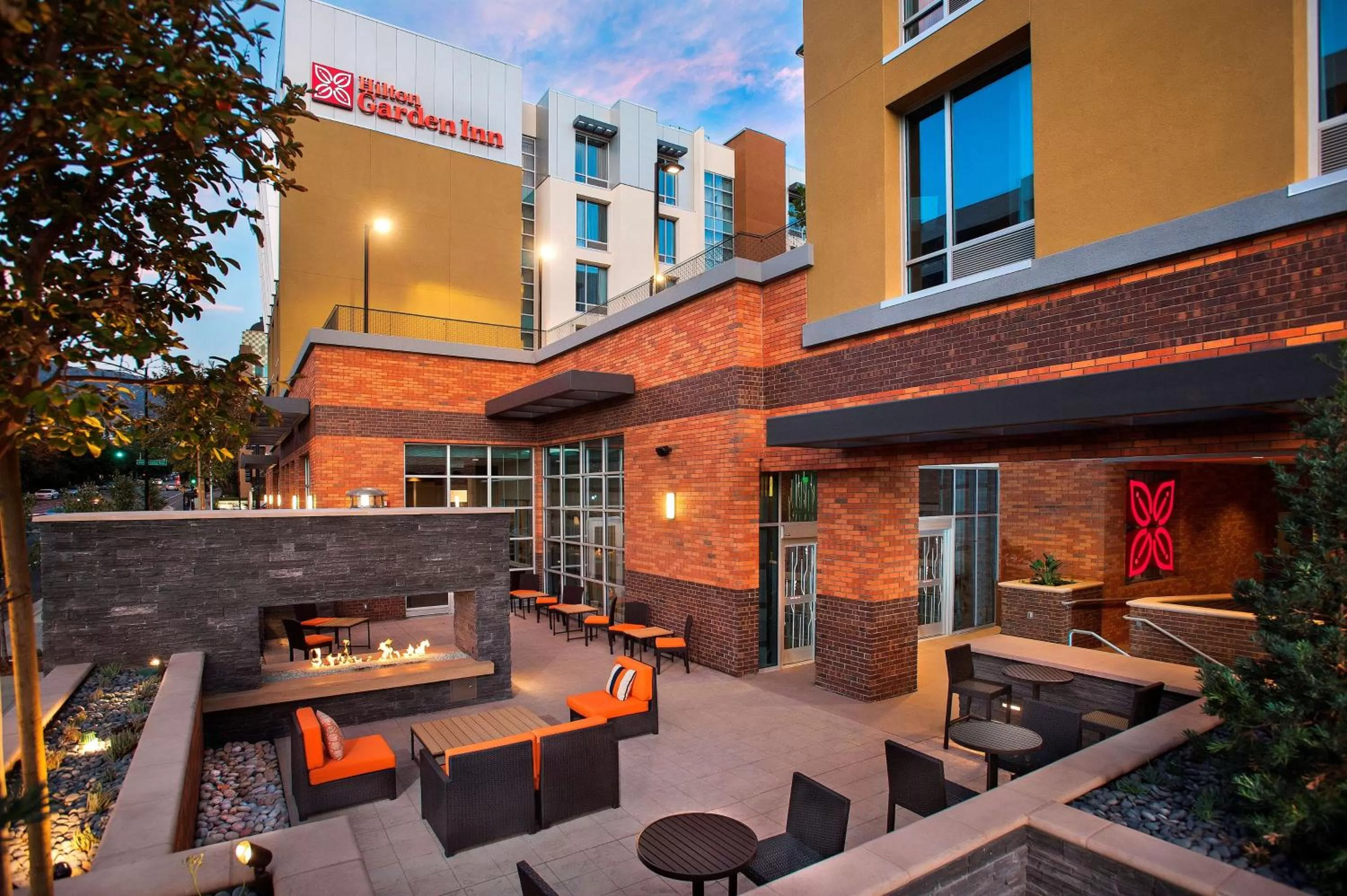 Property building in Hilton Garden Inn Burbank Los Angeles