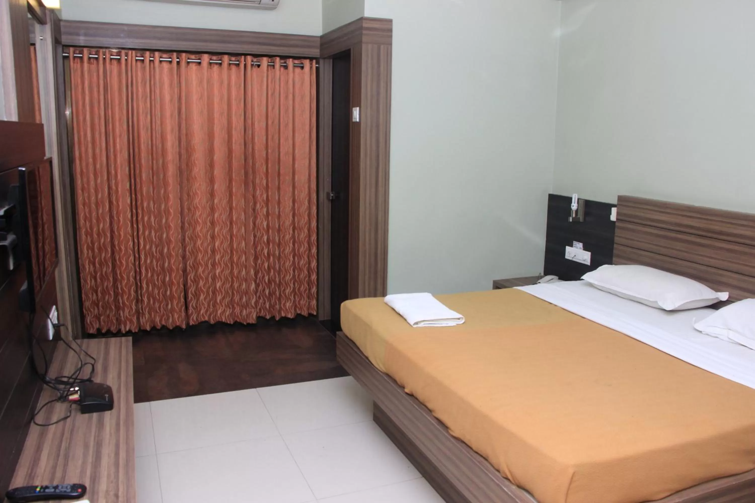Bedroom in Hotel Sham Suman, Kolhapur- Opposite To Mahalaxmi Temple