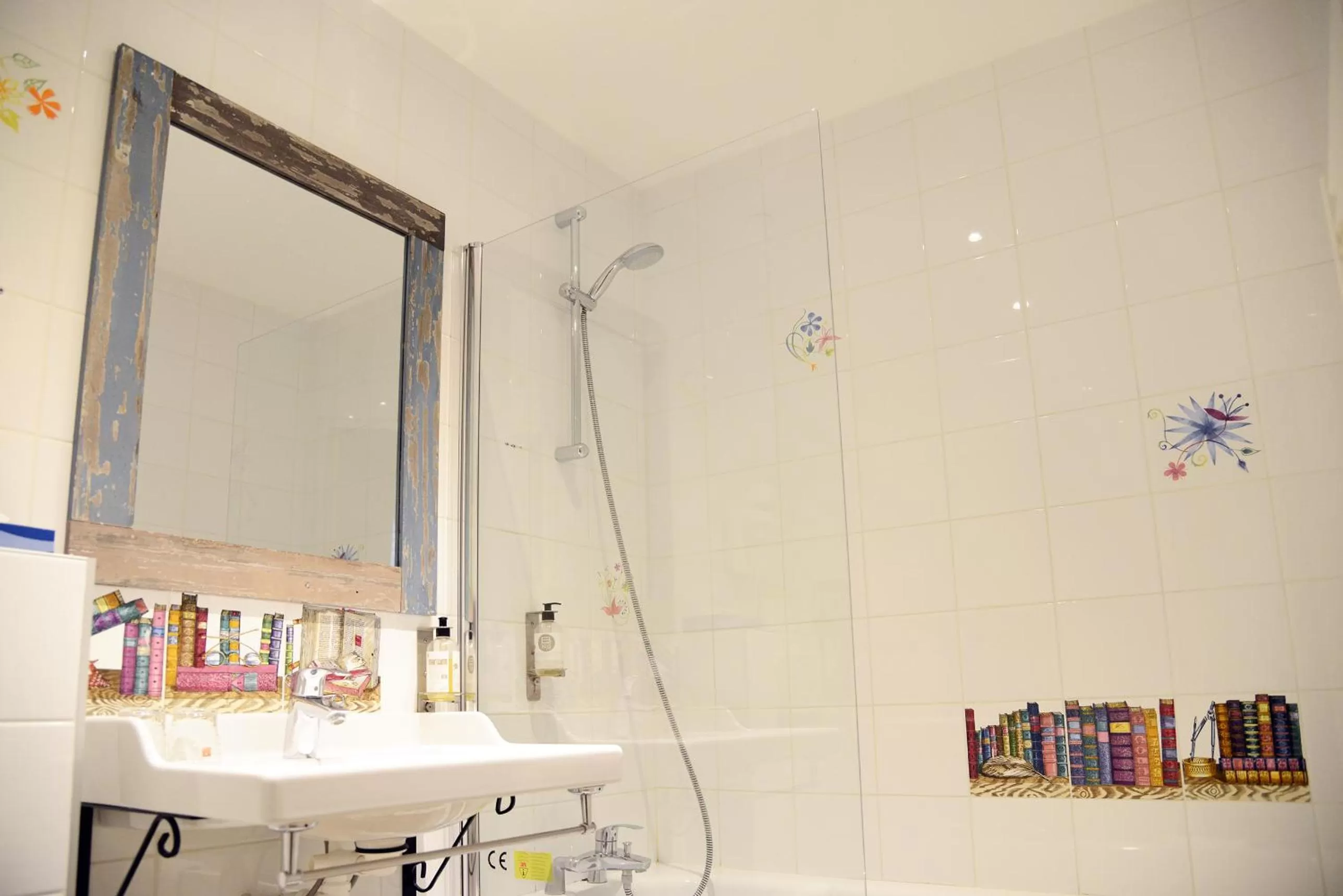 Bathroom in Hôtel Malar