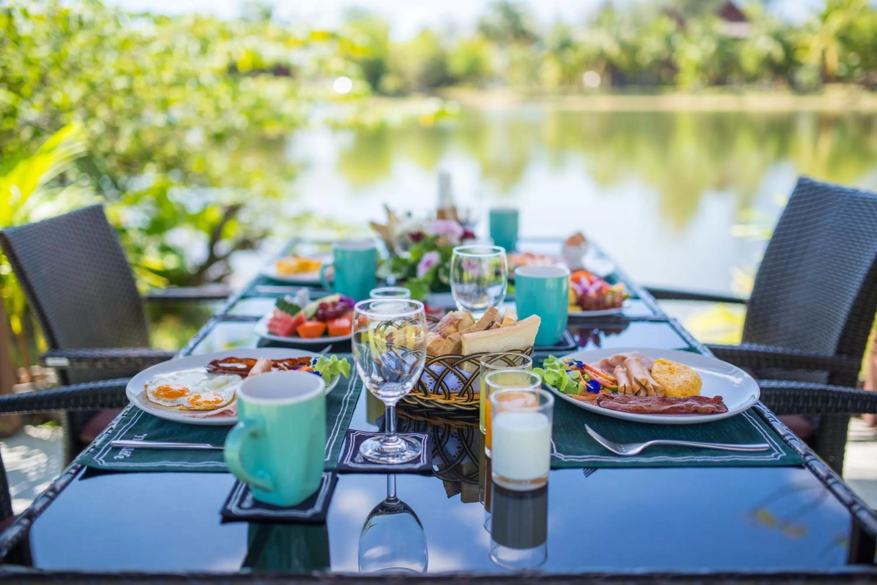 Restaurant/places to eat in ThaiLife Wellness & Meditation Resort- SHA Plus