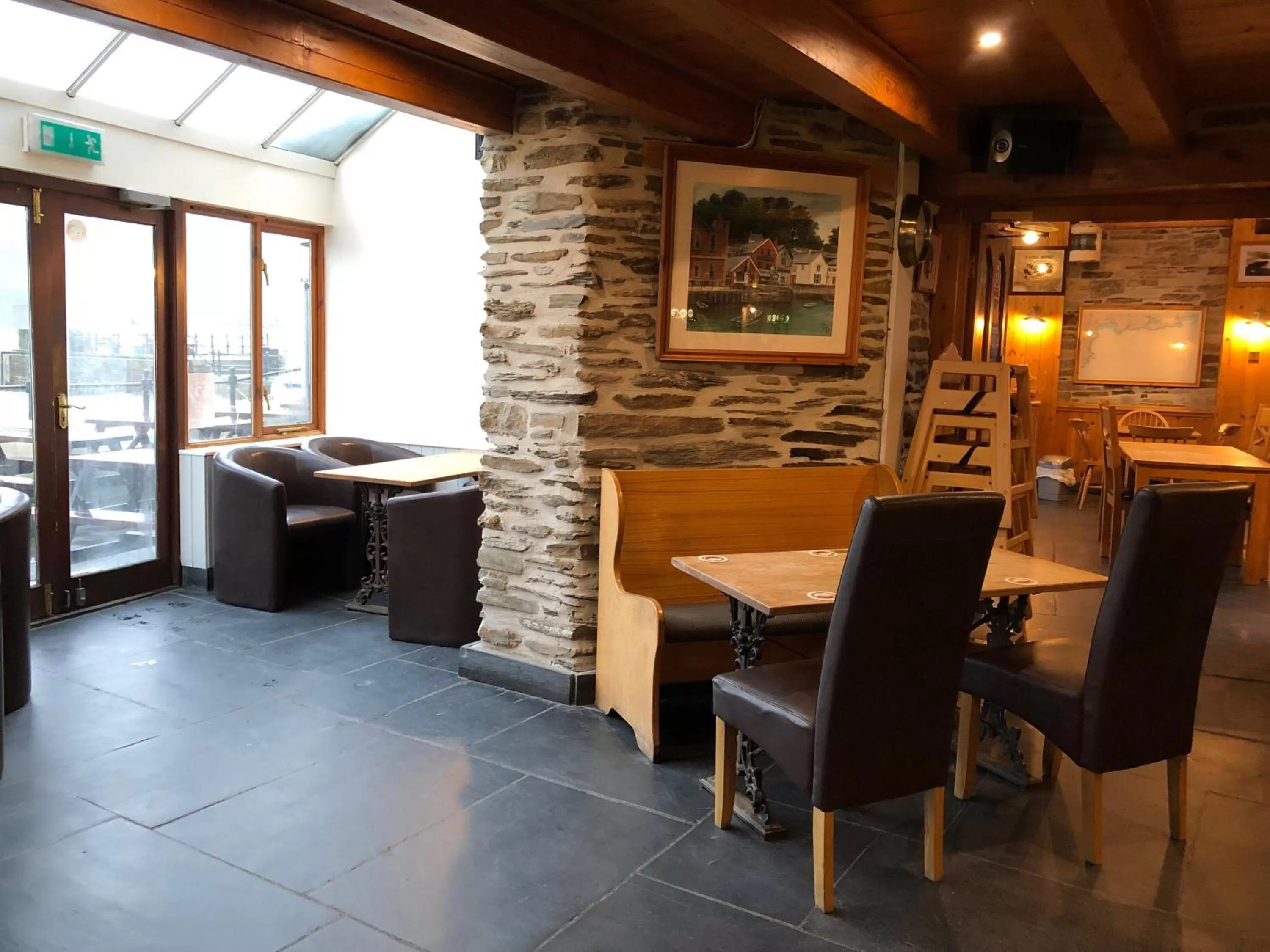 Lounge or bar in The Galleon Inn