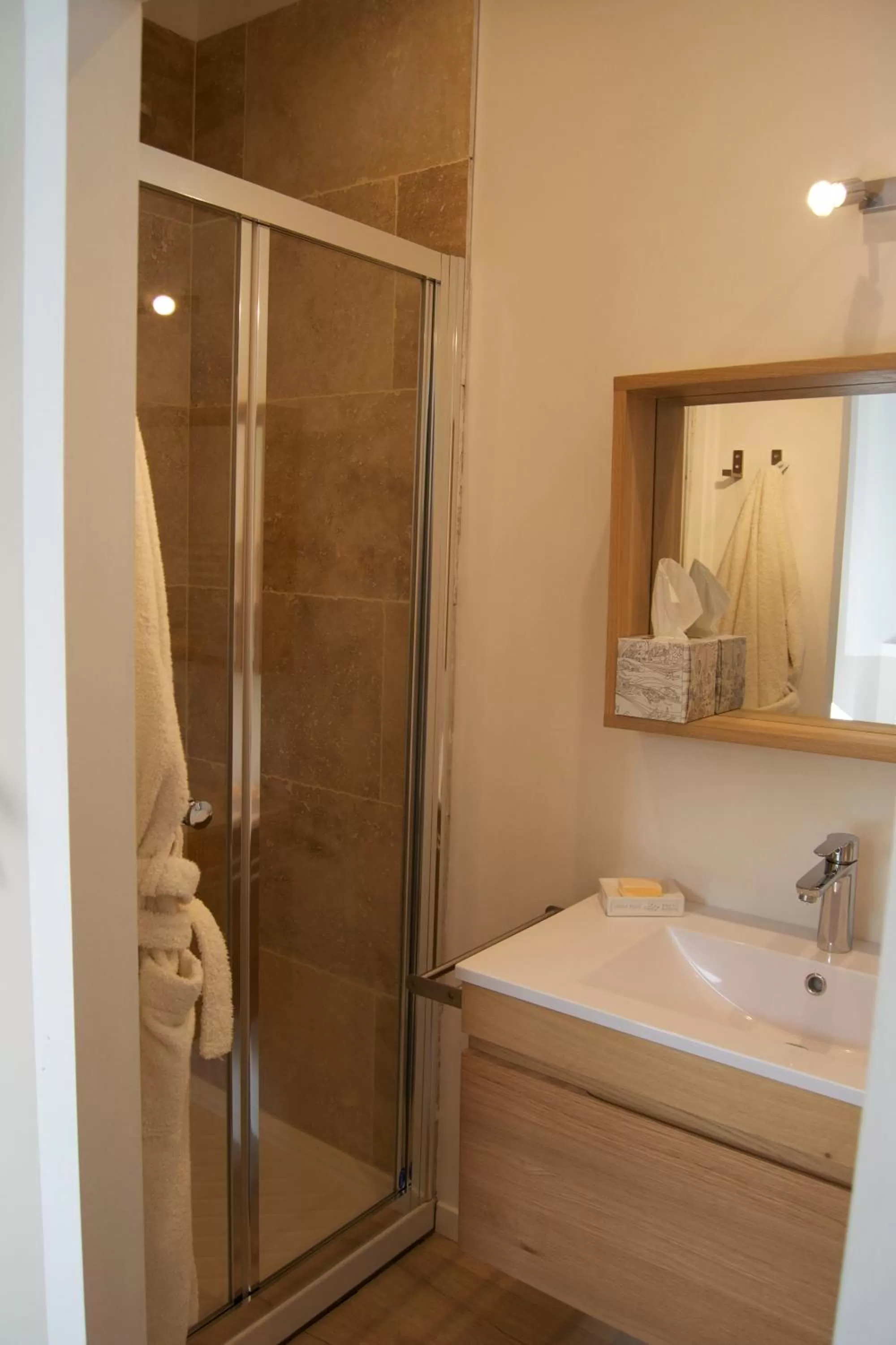 Bathroom in Appart'hôtel 27 le lion d'or