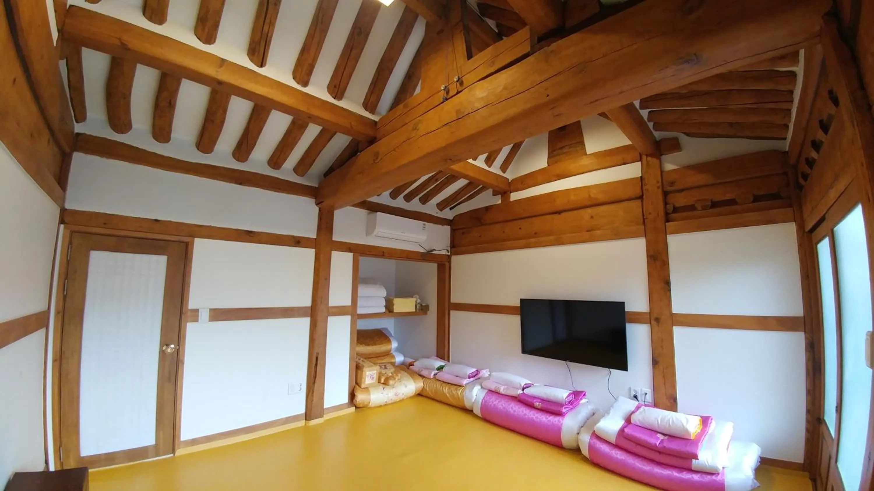 Photo of the whole room in Sophia Hanok Guesthouse