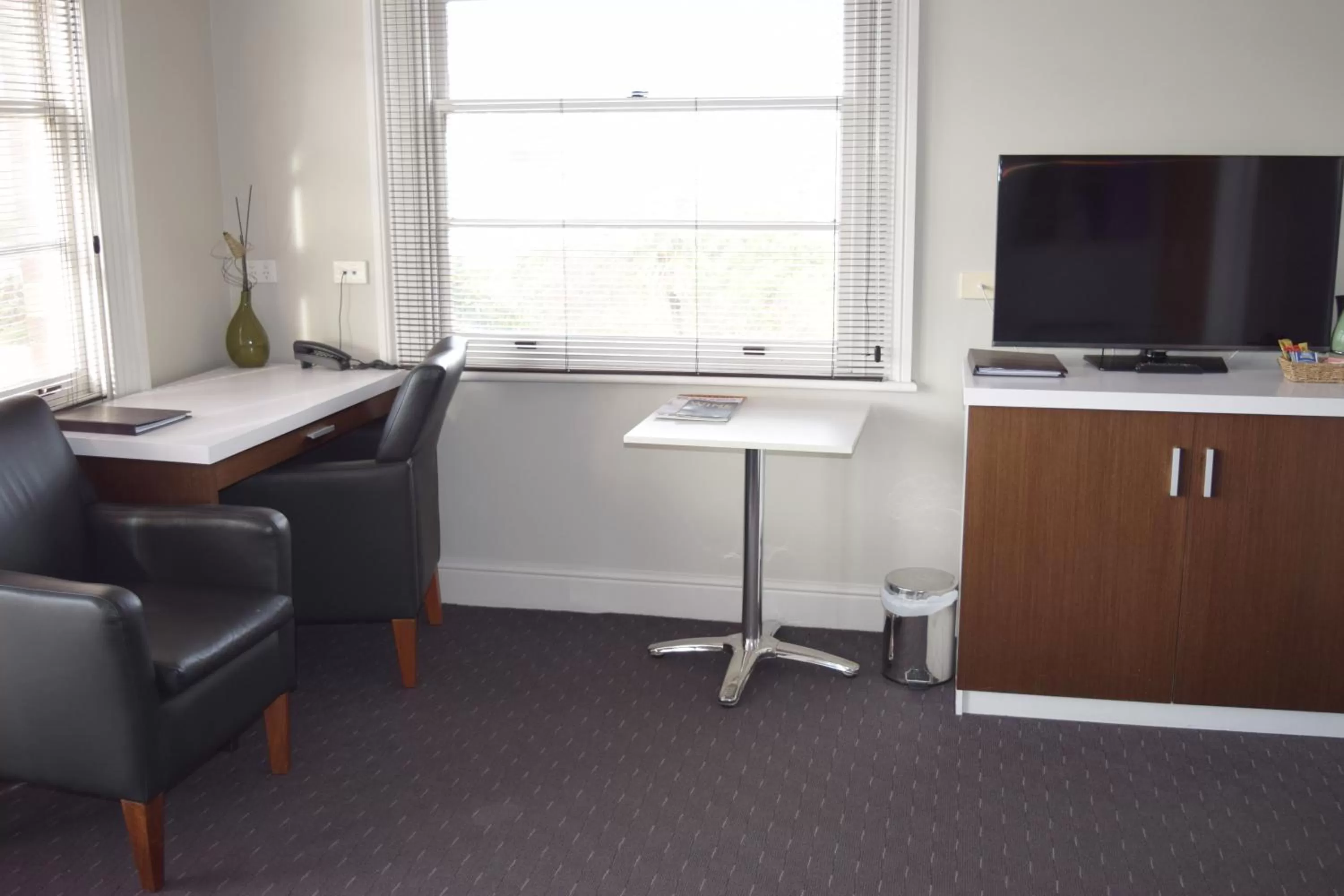 TV and multimedia in Auldington Hotel