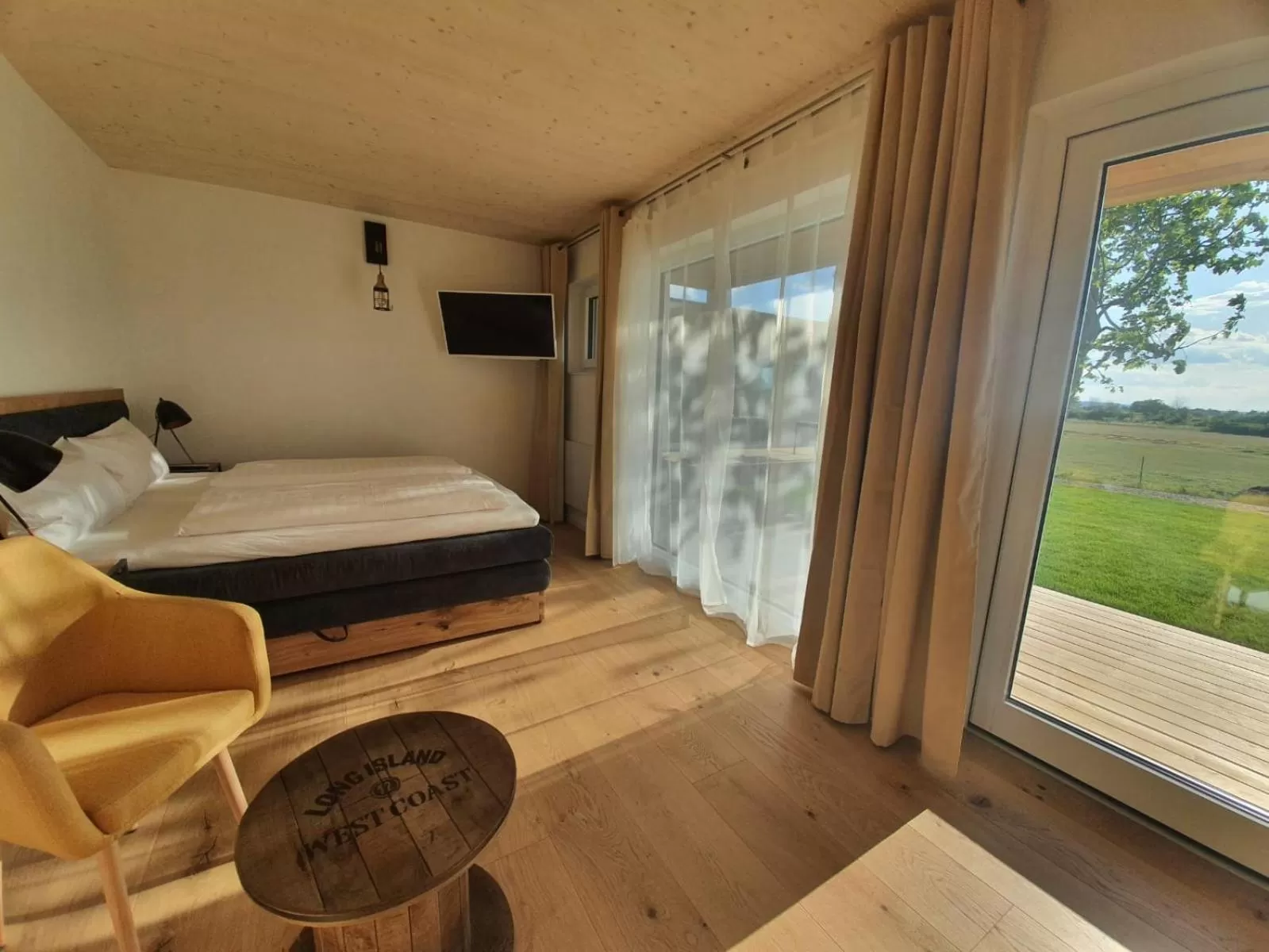 Bed in Zimmerei - Landgasthaus Karlo