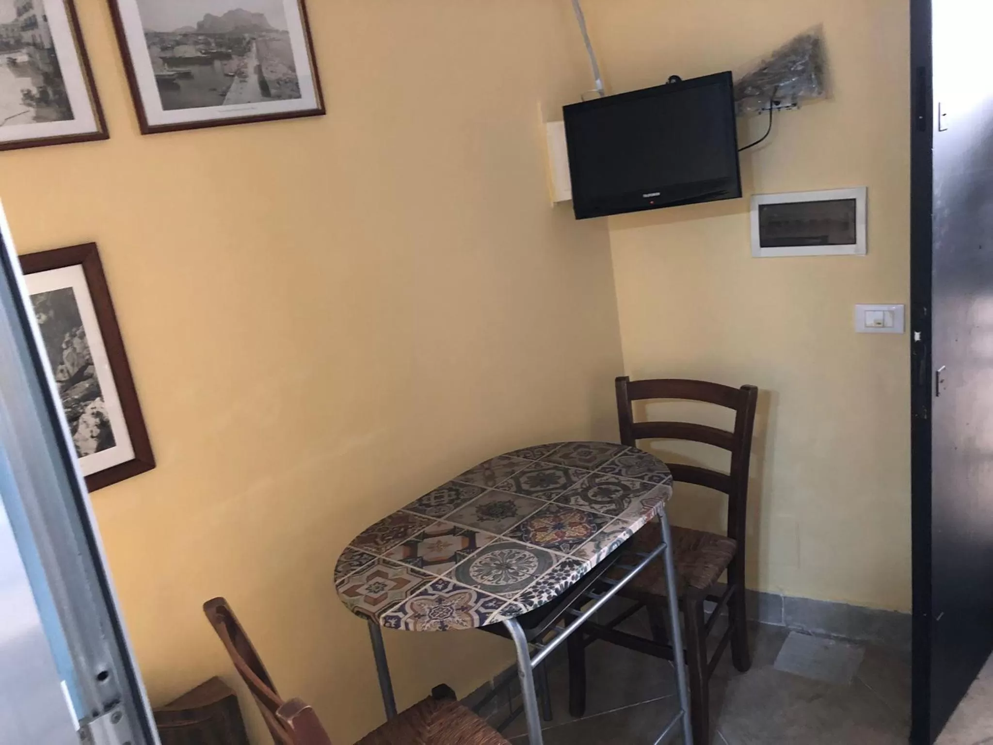 TV/Entertainment Center in Bahalara Alloggio