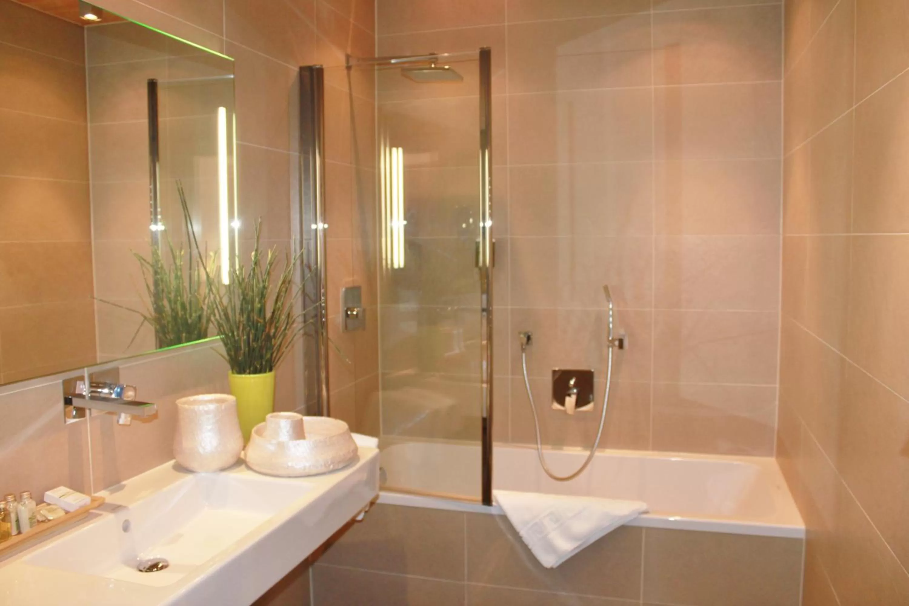 Bathroom in Hotel Seelos