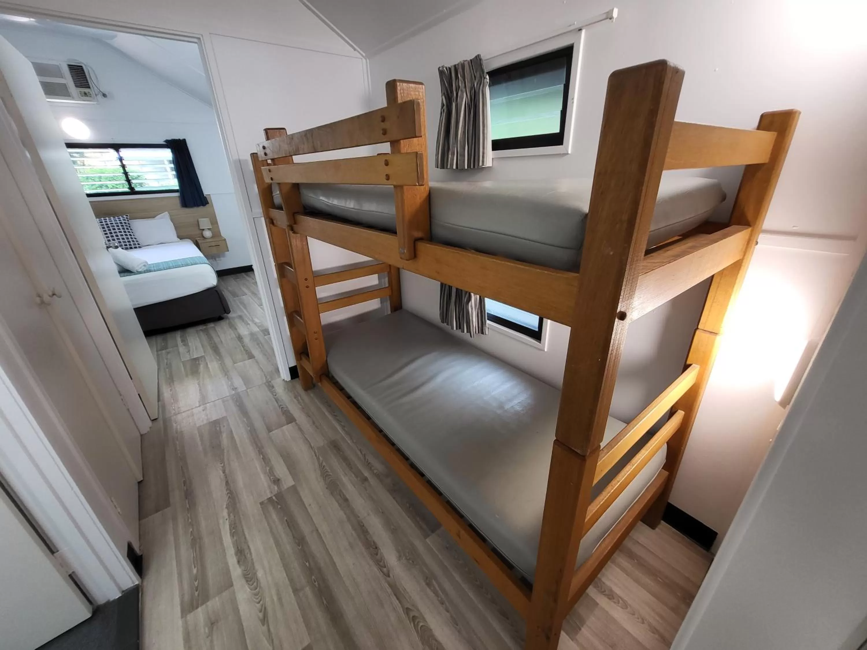 Beach, Bed in Ellis Beach Oceanfront Holiday Park