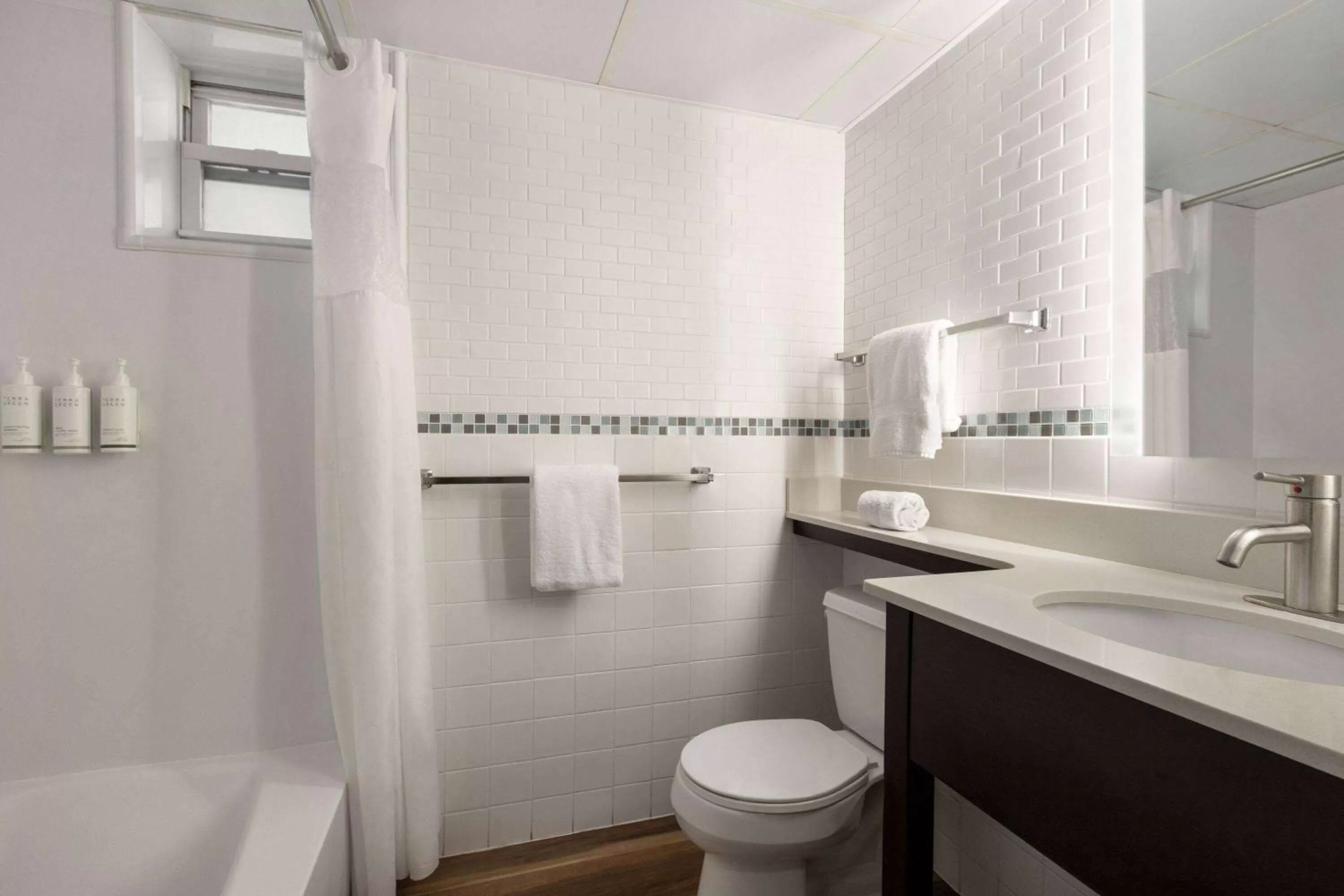 TV and multimedia in Days Inn by Wyndham Ocean City Oceanfront