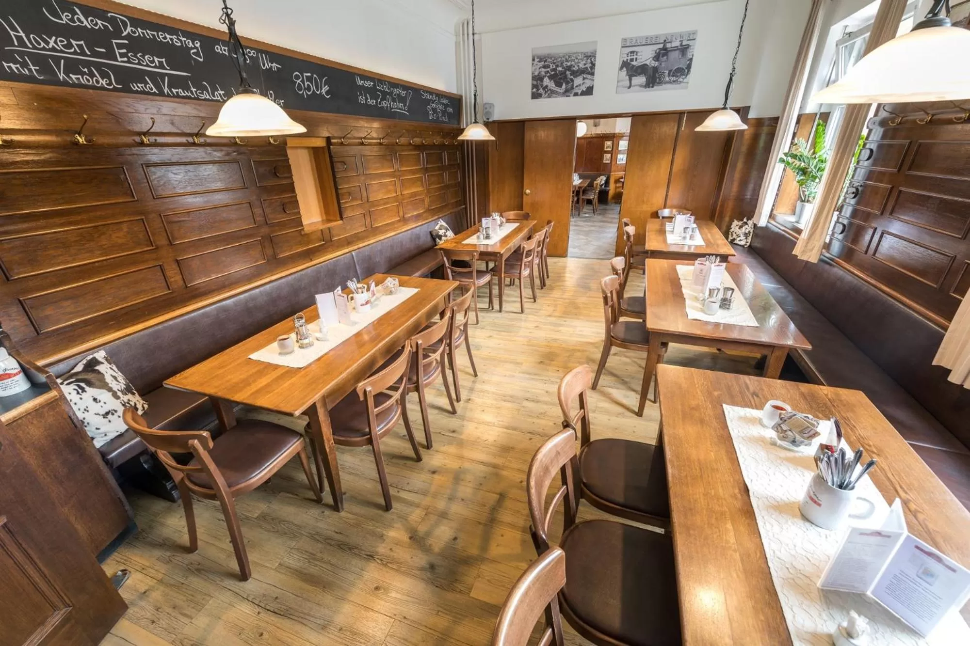 Restaurant/places to eat in Hotel & Brauerei-Gasthof Neuwirt