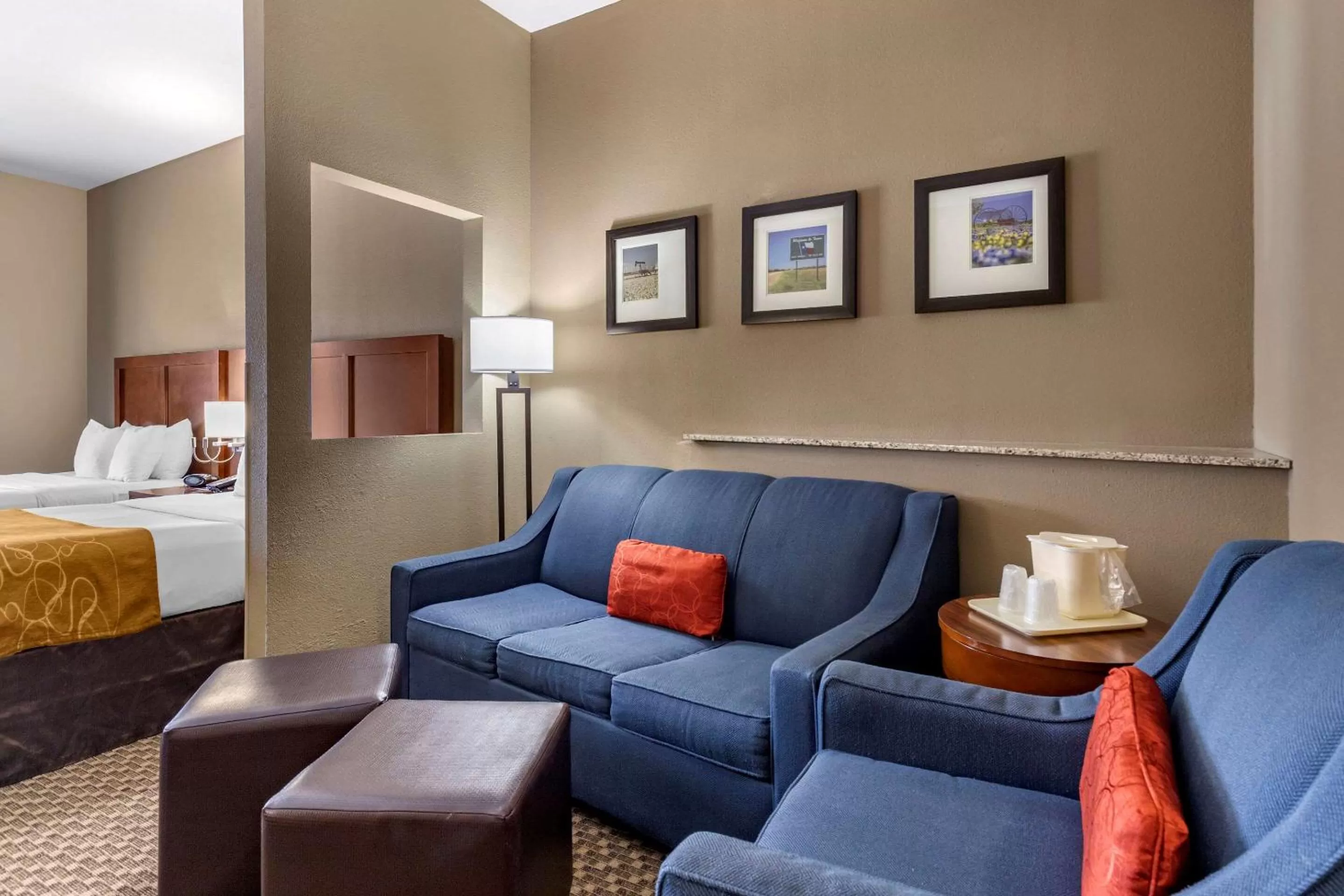 Photo of the whole room, Bed in Comfort Suites Near Texas A&M - Corpus Christi