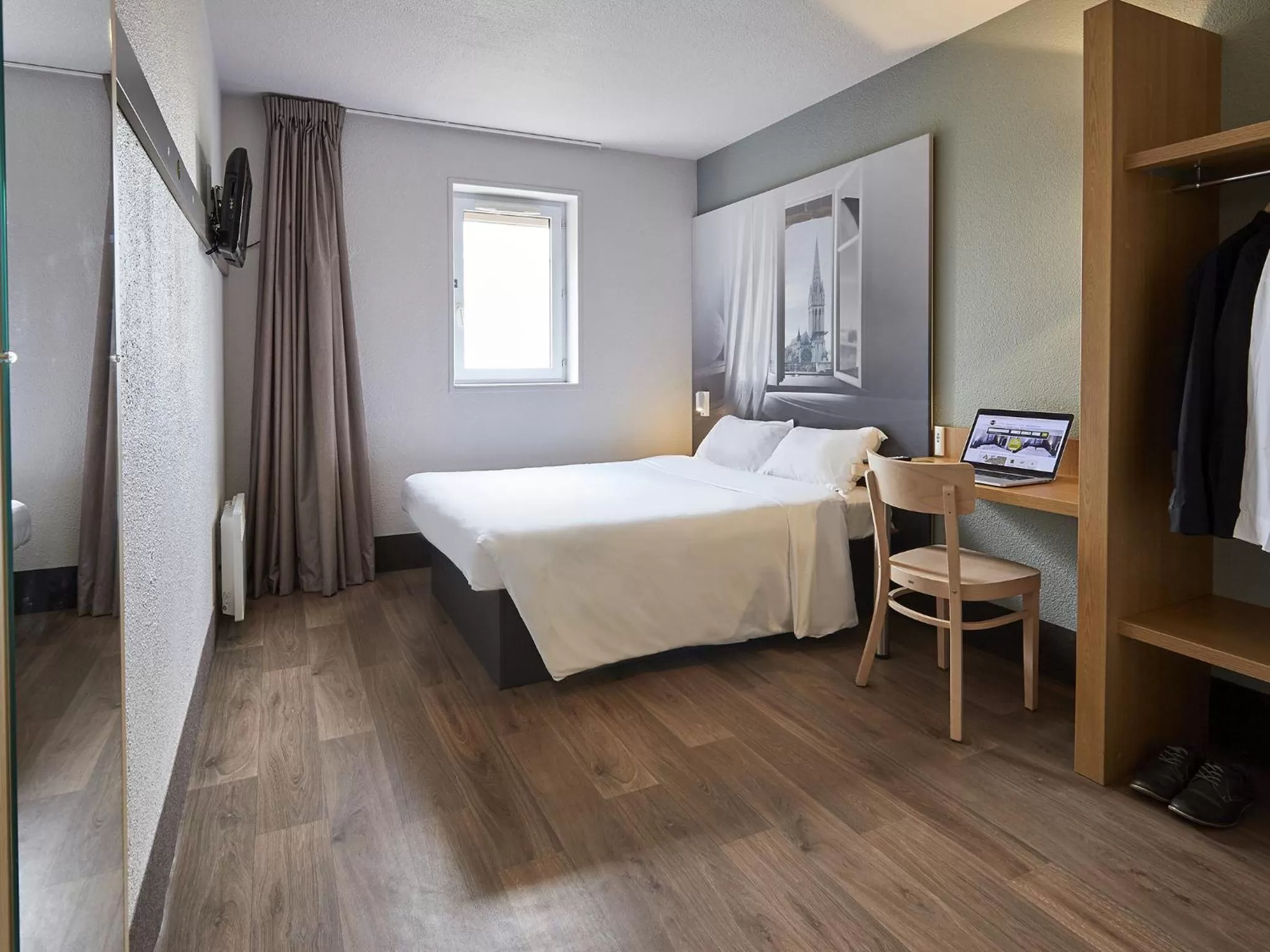 Double Room - Disability Access in B&B HOTEL Caen Mémorial
