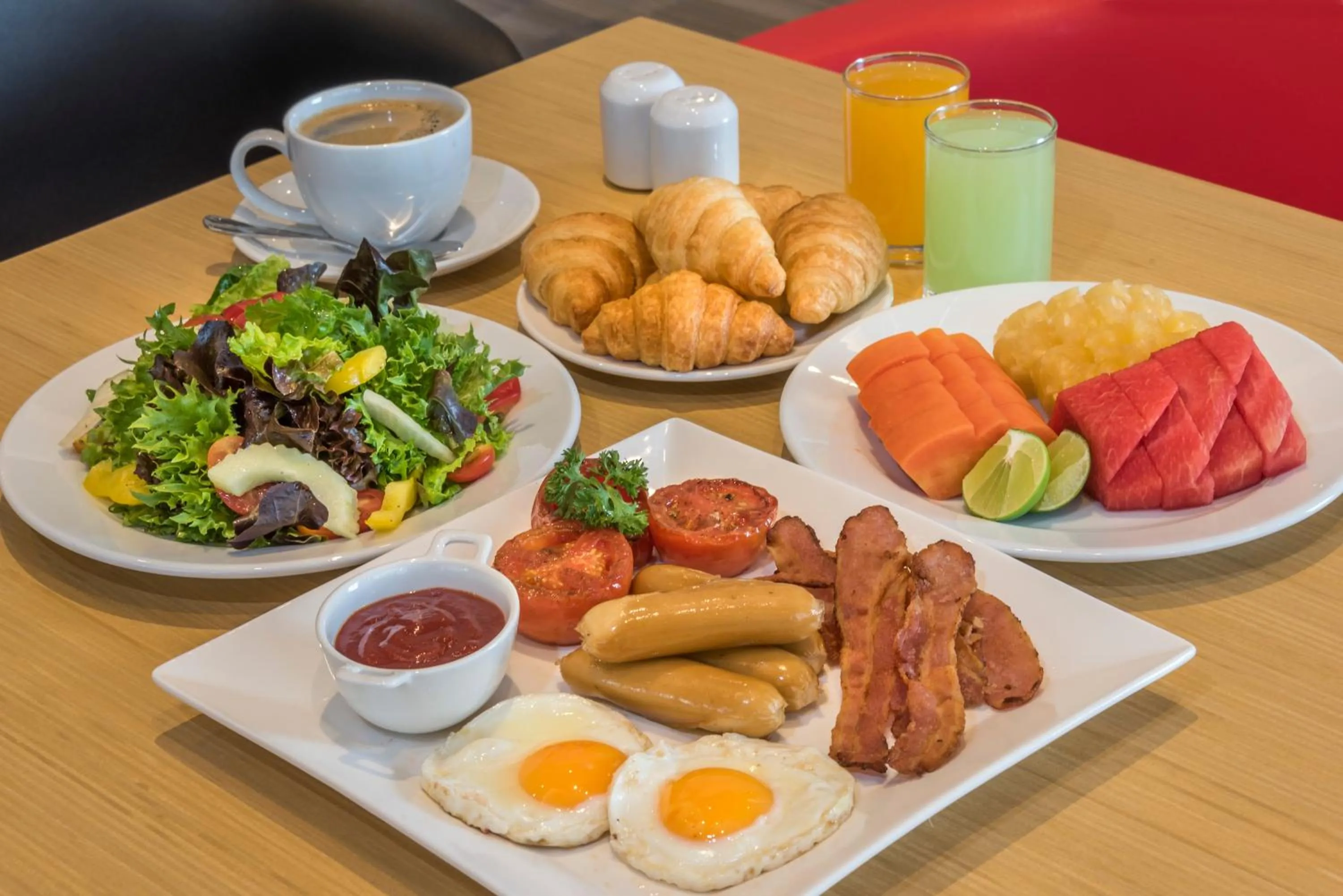 Restaurant/places to eat in ibis Bangkok IMPACT