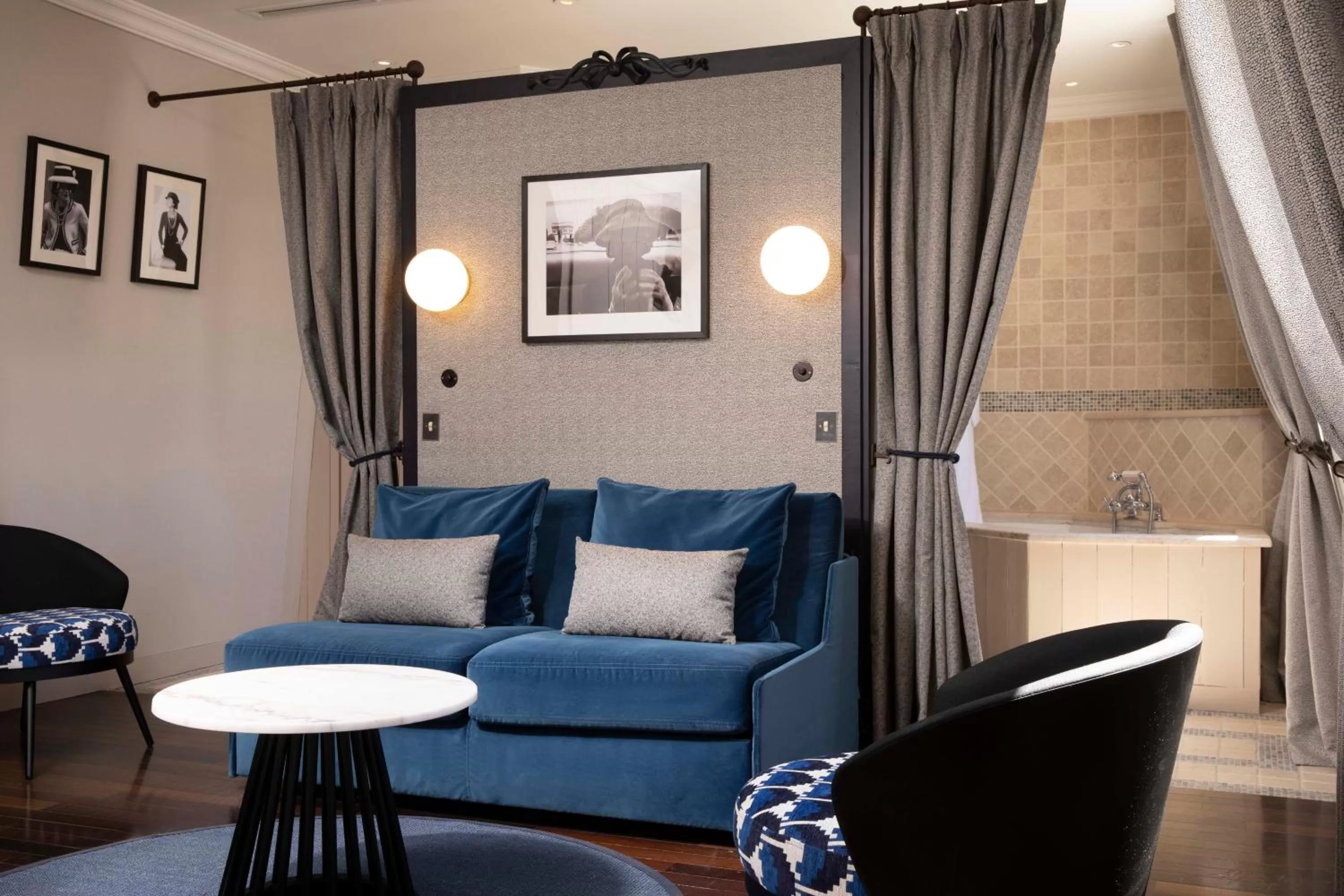 Decorative detail in Hôtel Elysées Régencia