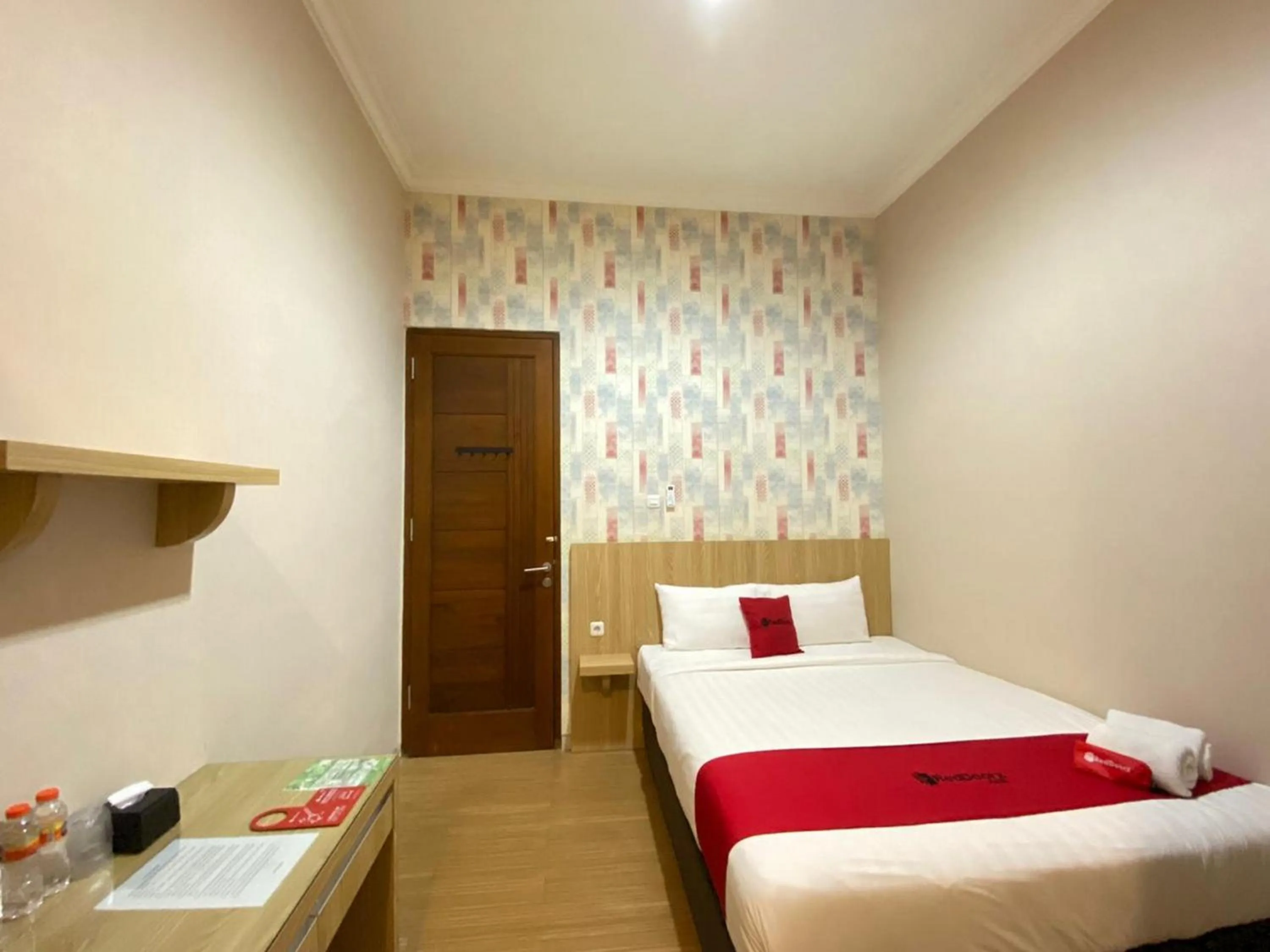 Bed in RedDoorz Syariah near Universitas Negeri Malang