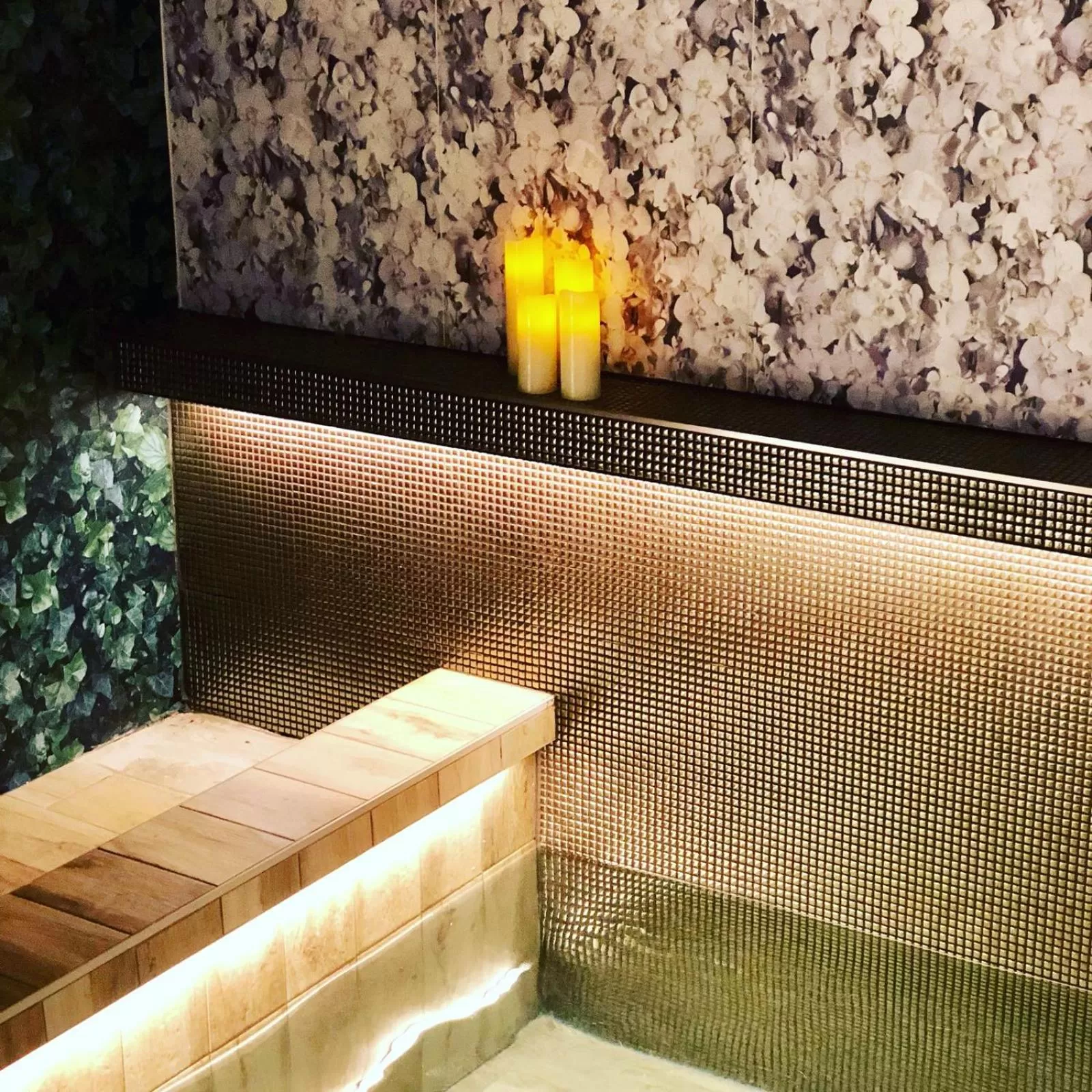 Hot Tub in Hotel Il Guercino