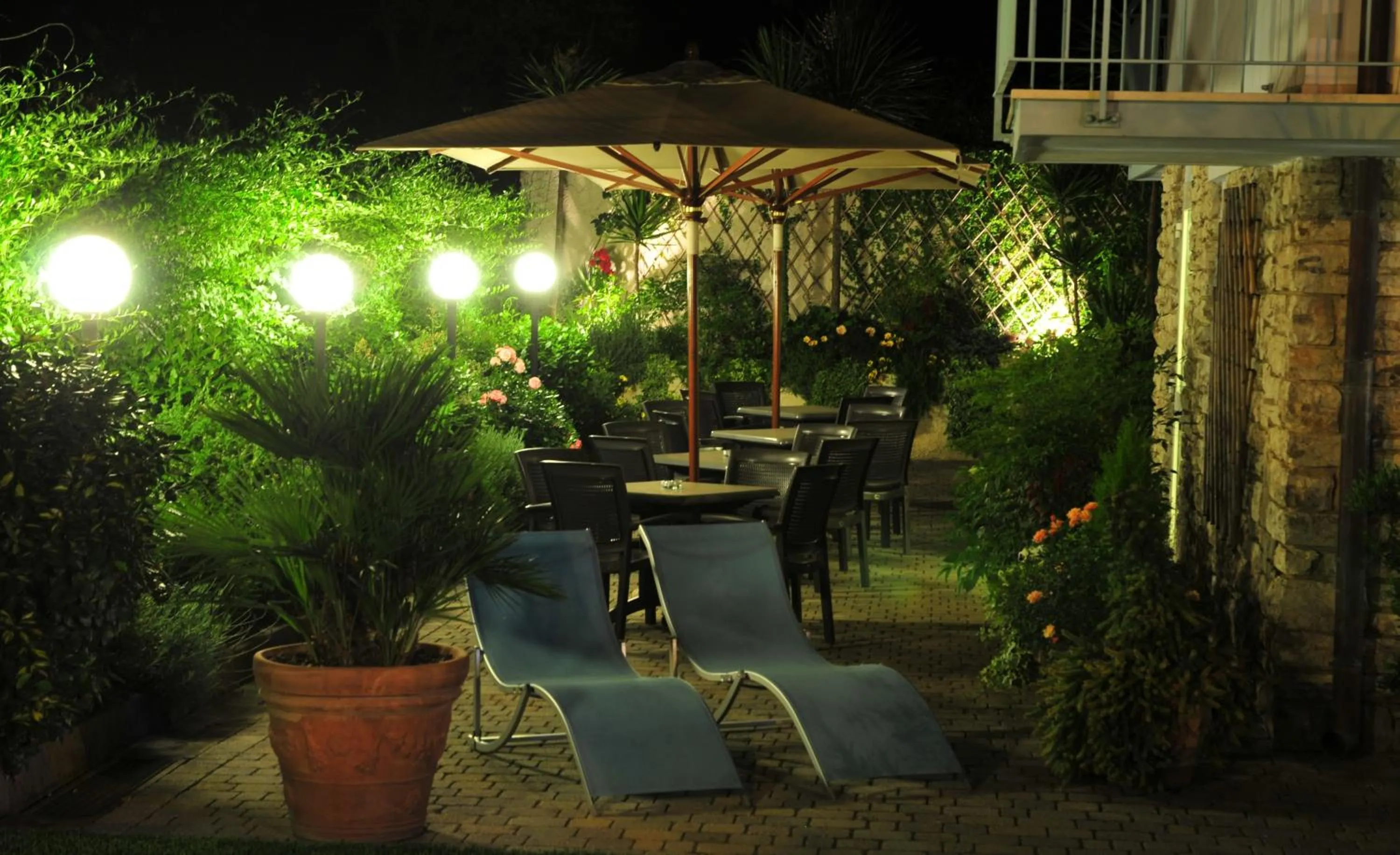 Night in Hotel Riviera Blu