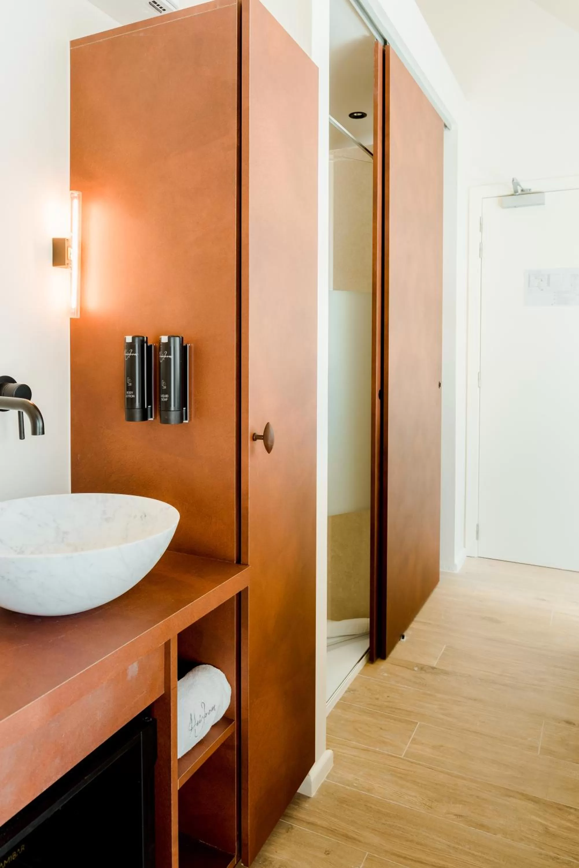 Bathroom in Heirloom - The Librarian