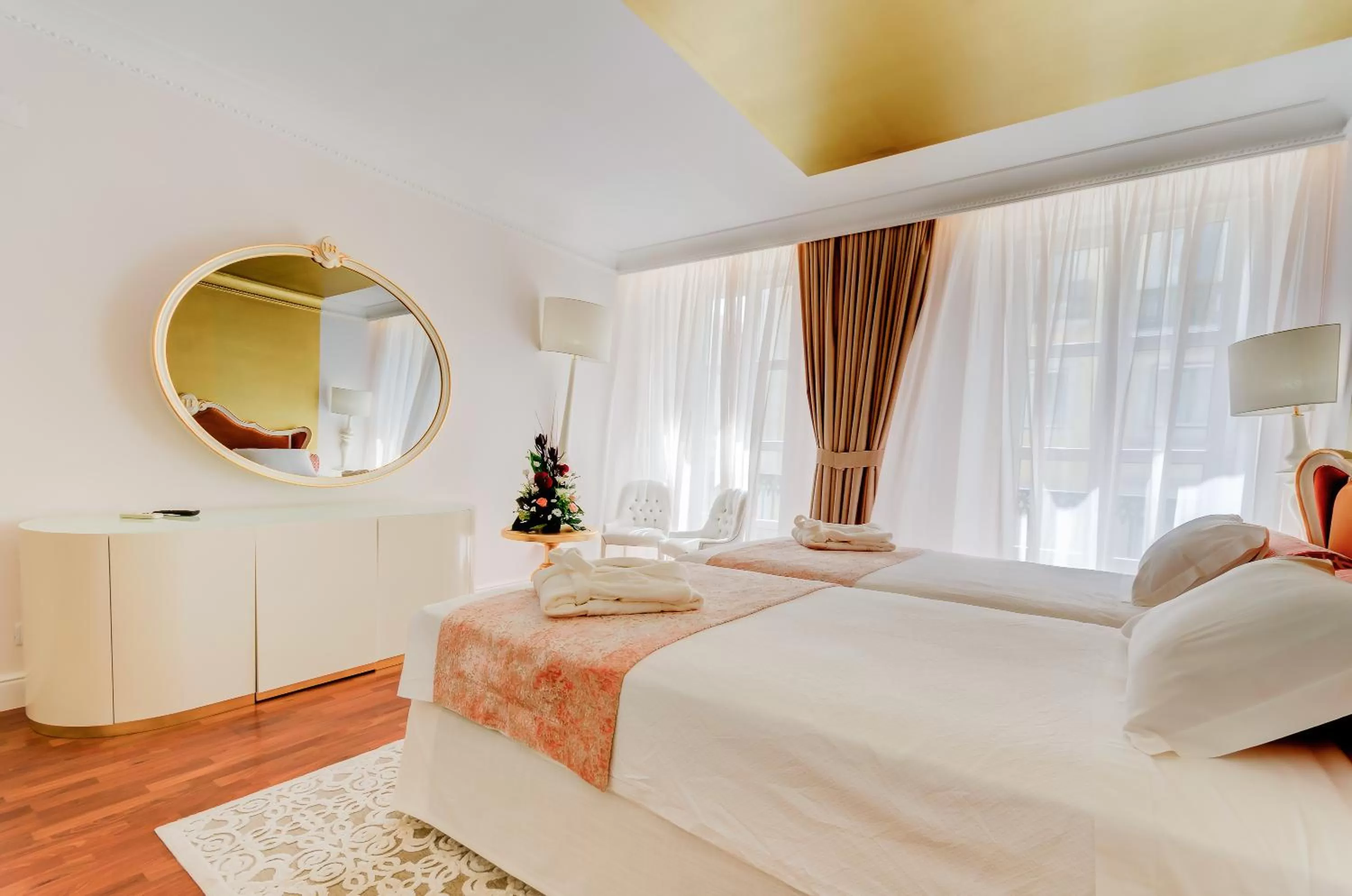 Photo of the whole room, Bed in Hotel Borges Chiado