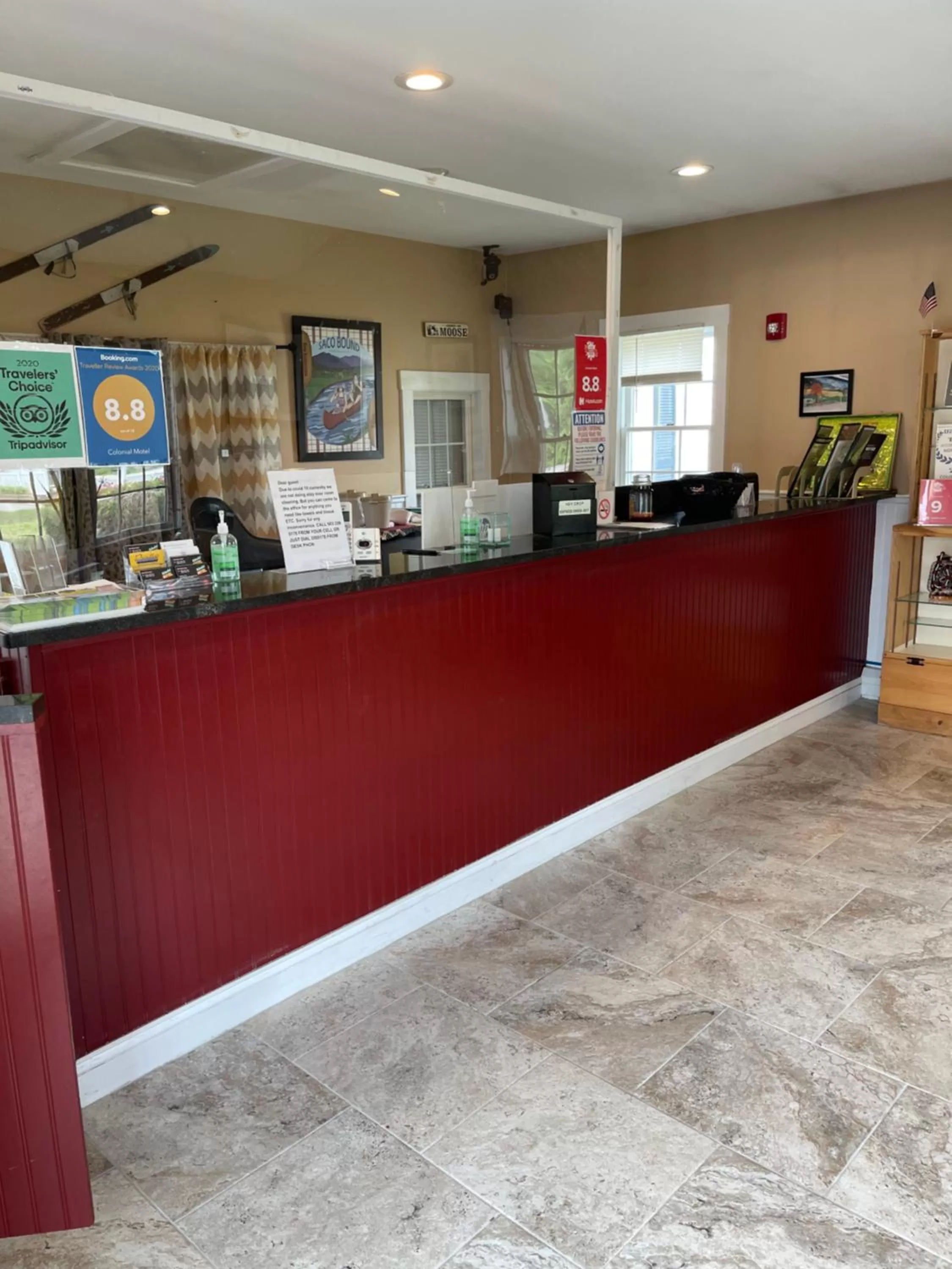 Lobby or reception in Colonial Motel