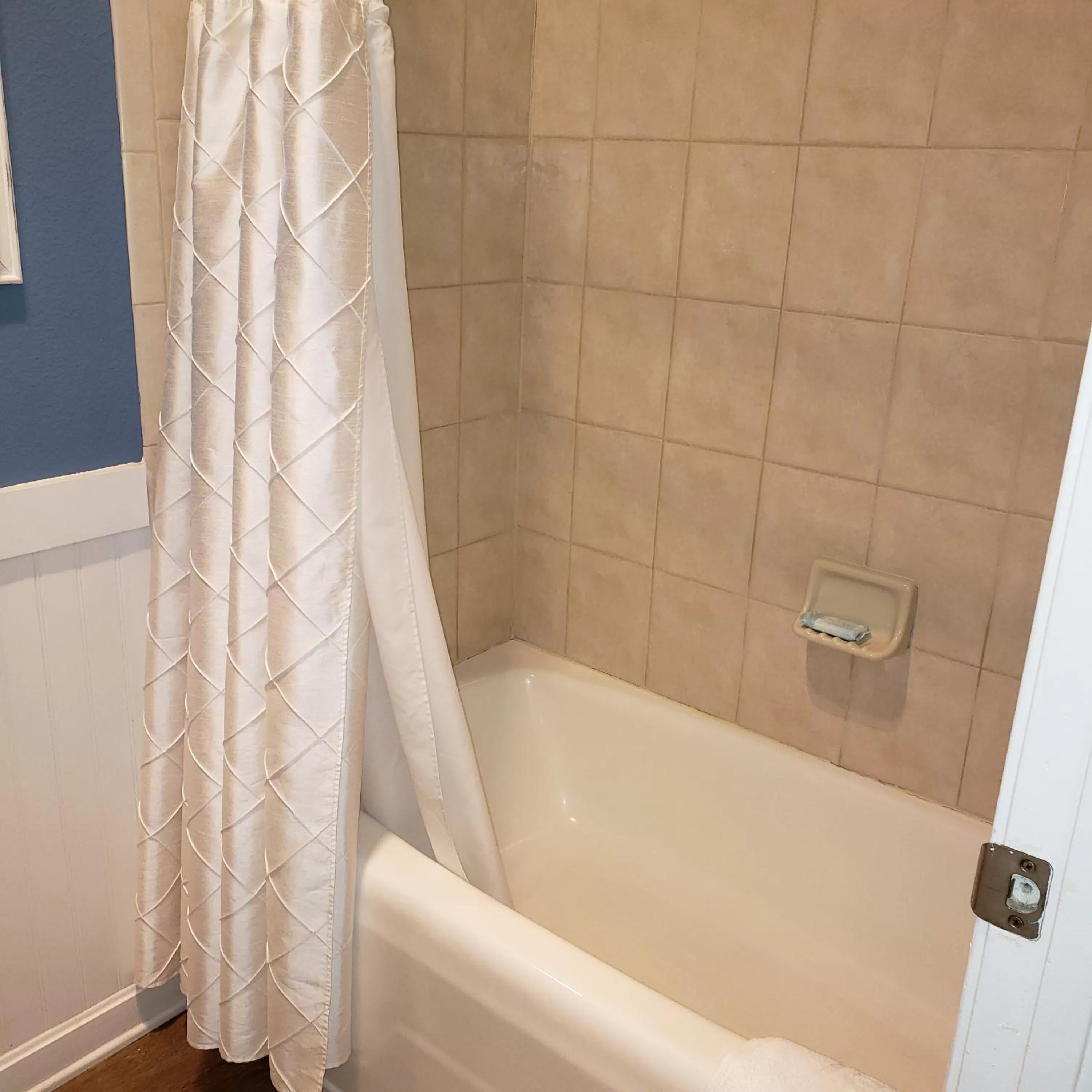 Bathroom in Avenue Inn & Spa