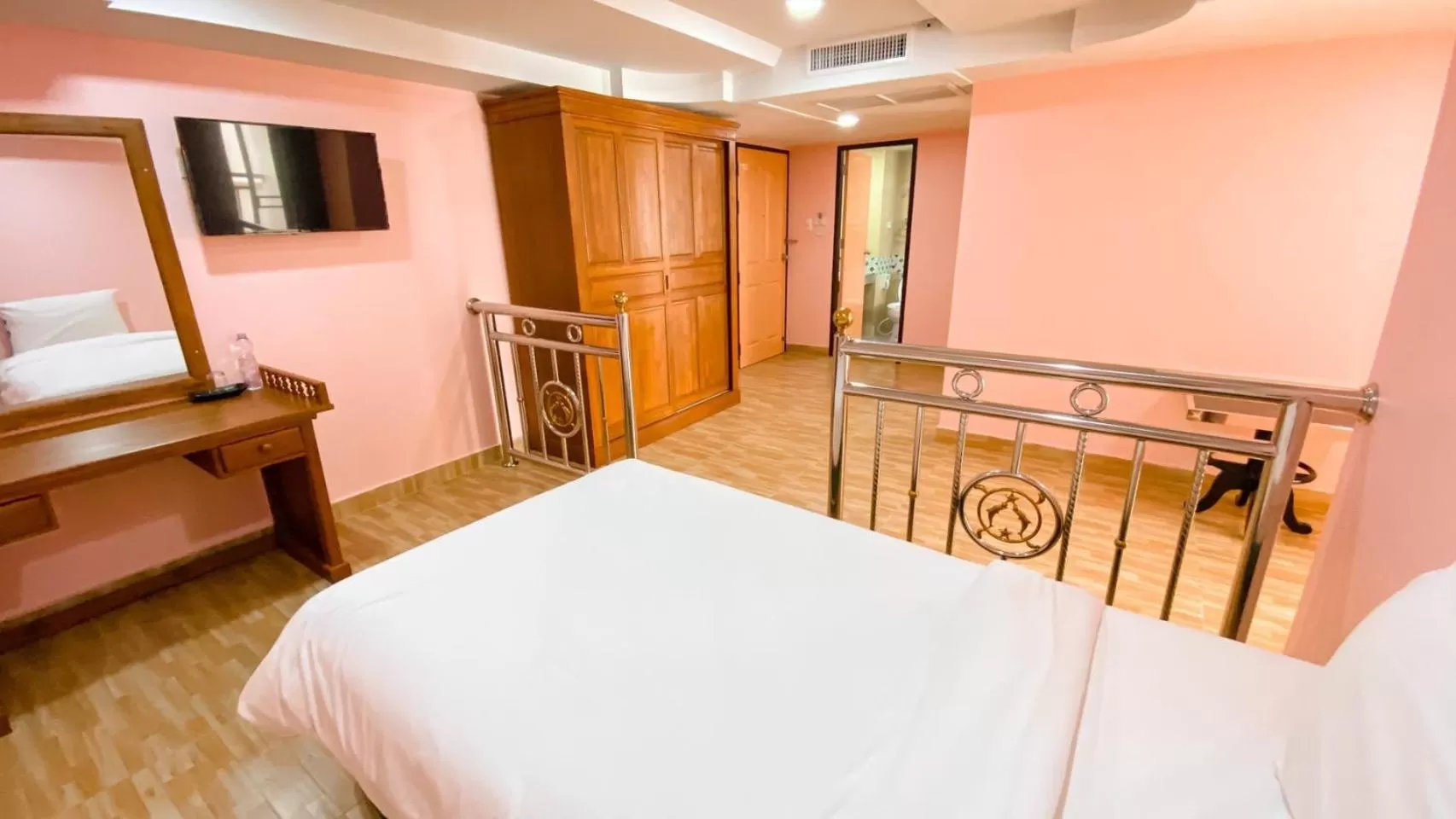 Bed in A.A. Pattaya Golden Beach Hotel