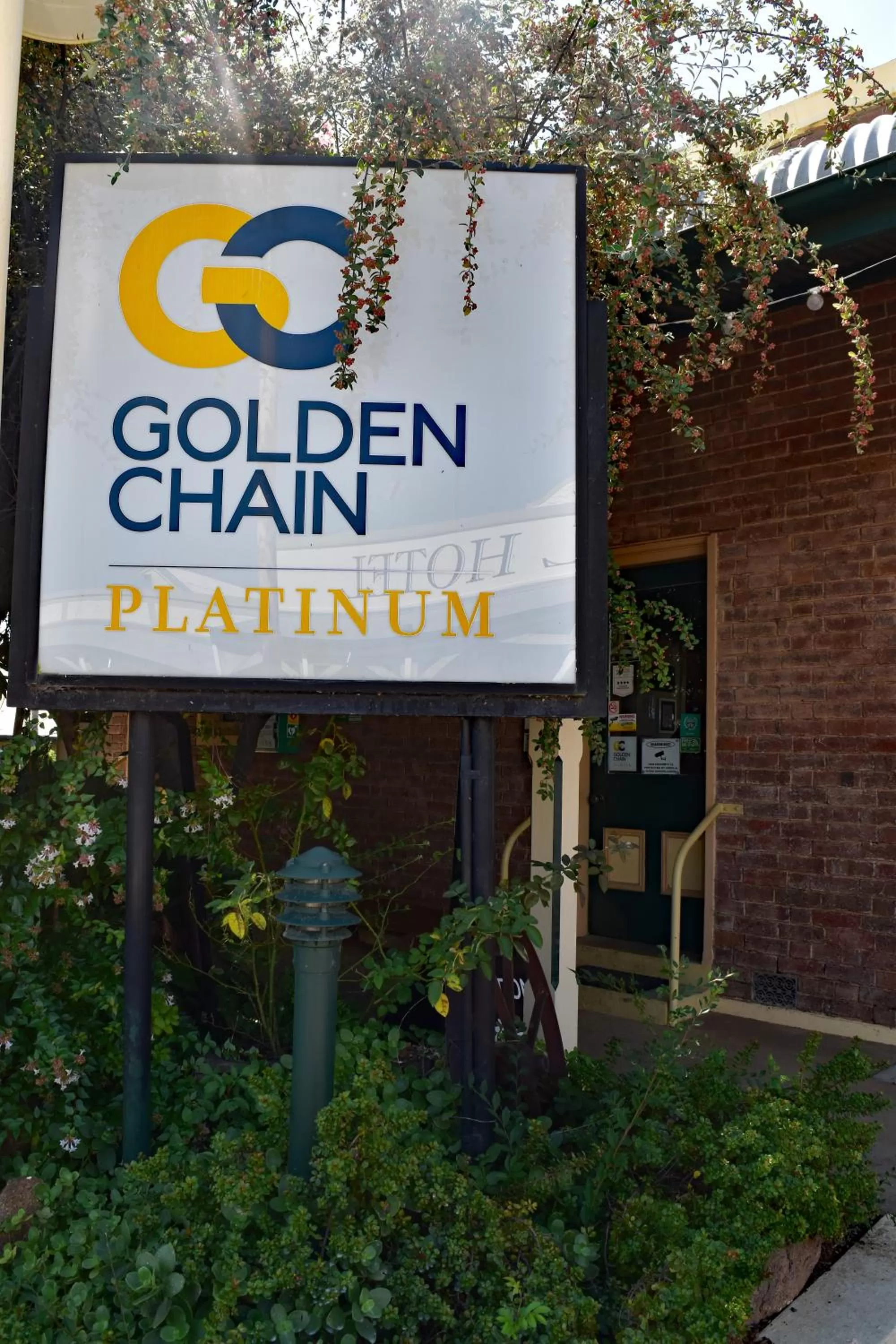 Ten Dollar Town Motel