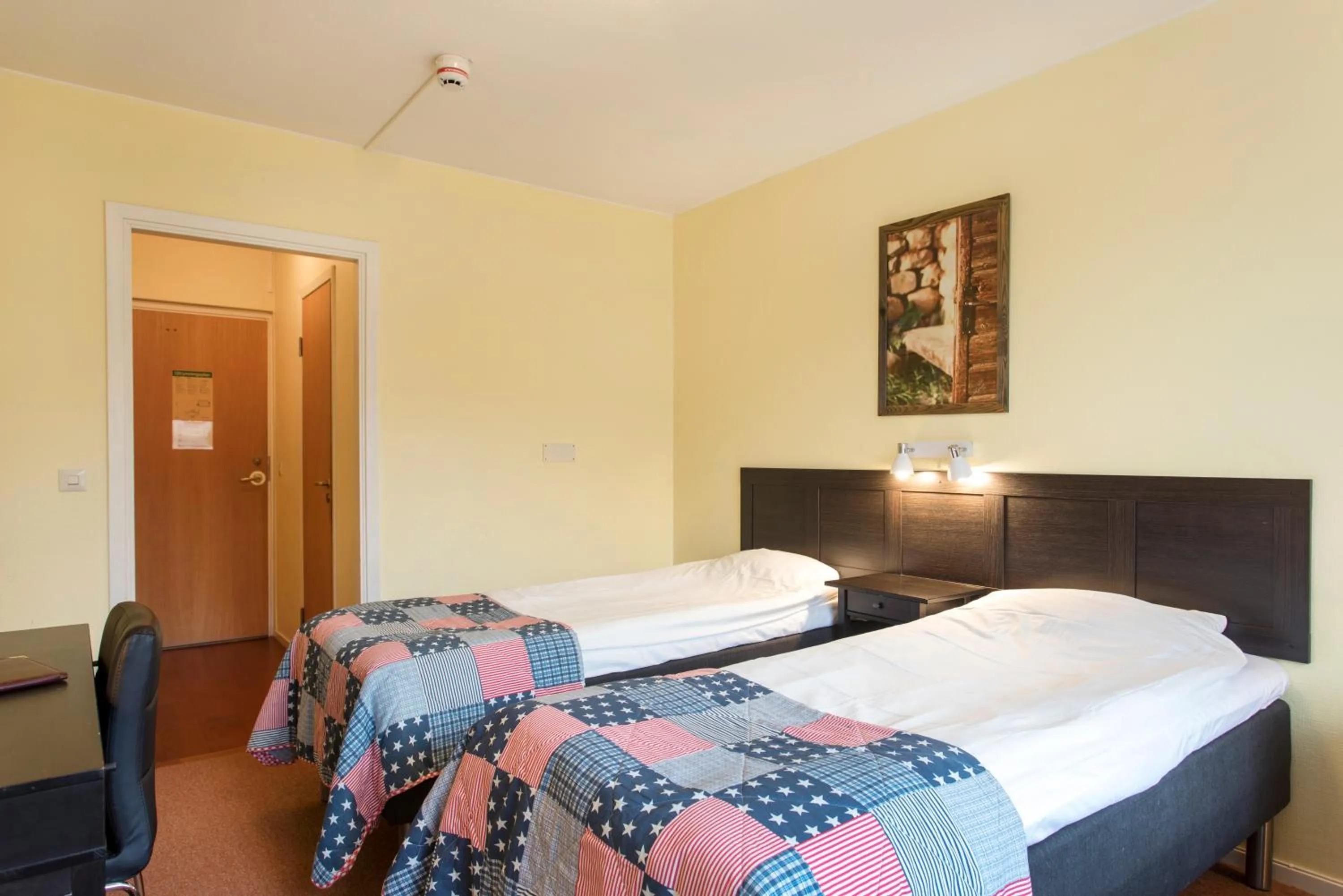 Twin Room with Nature View Balcony in Skärgårdshotellet