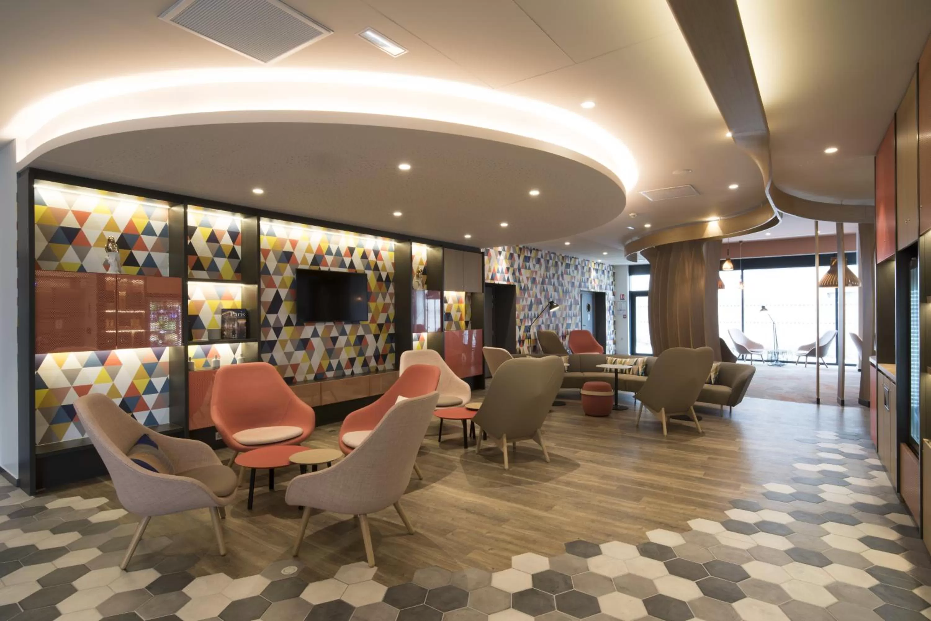 Lounge or bar in Holiday Inn Express - Paris - CDG Airport by IHG