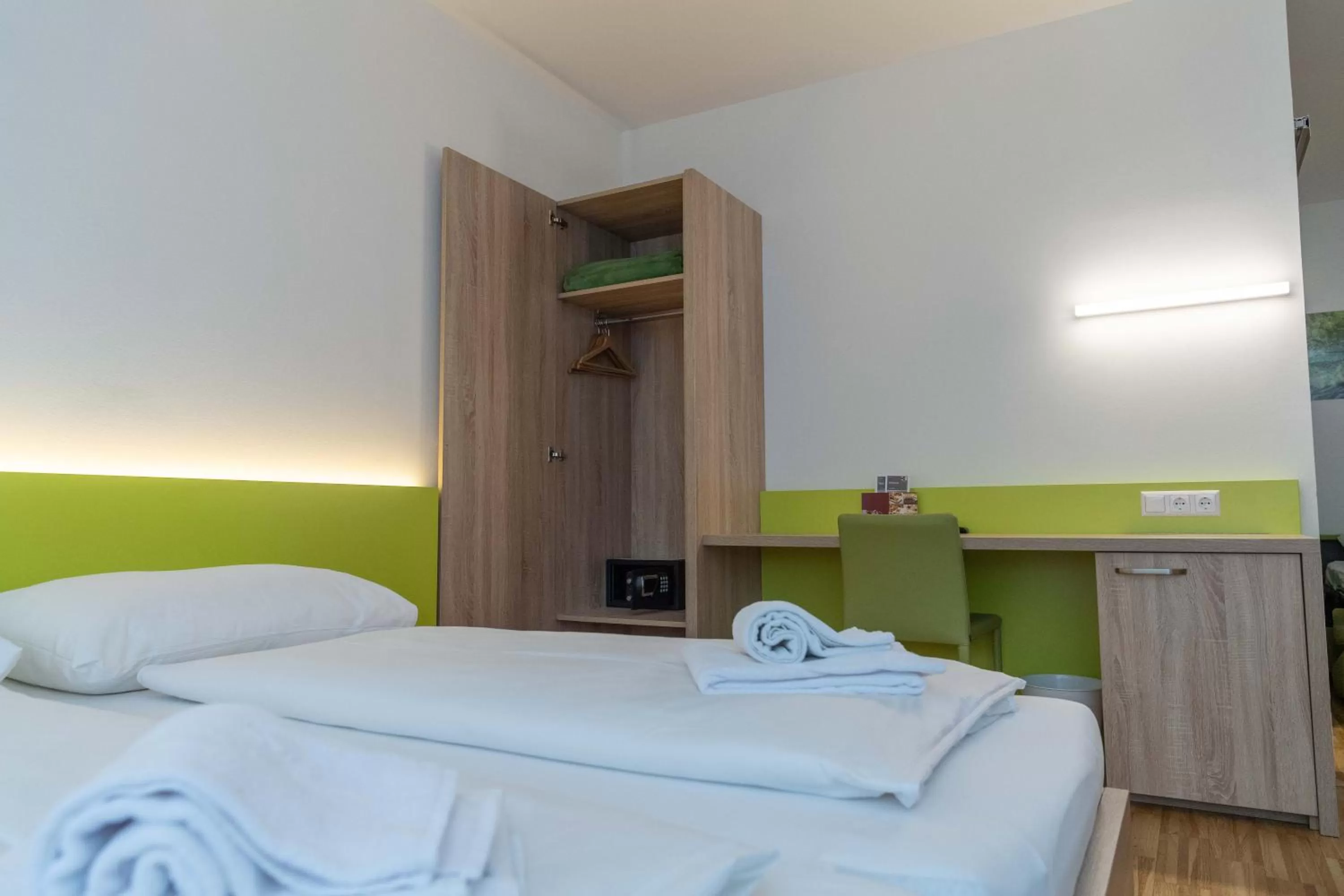 Photo of the whole room, Bed in Hotel Restaurant Meyer