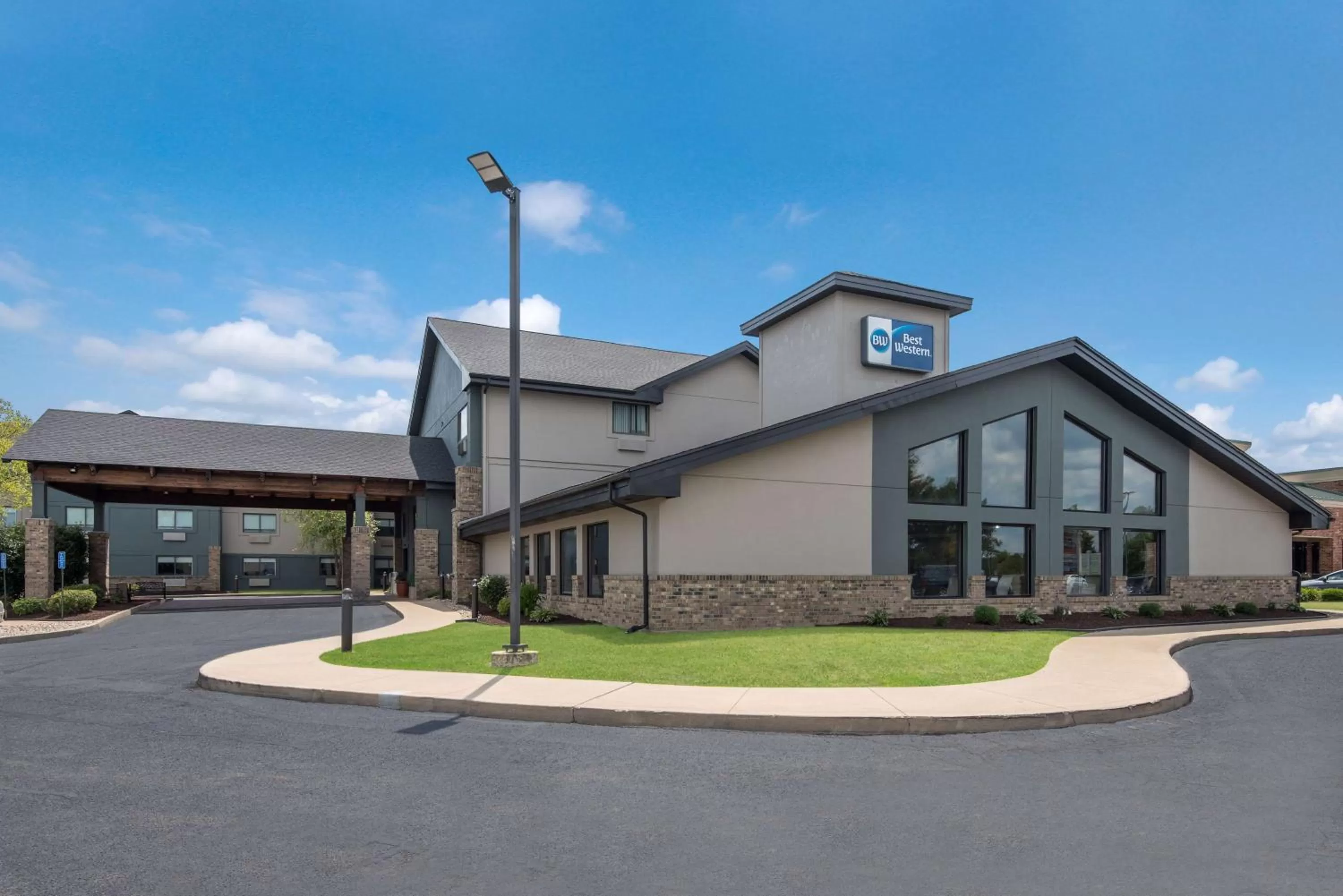 Property building in Best Western Fort Wayne I-69 North