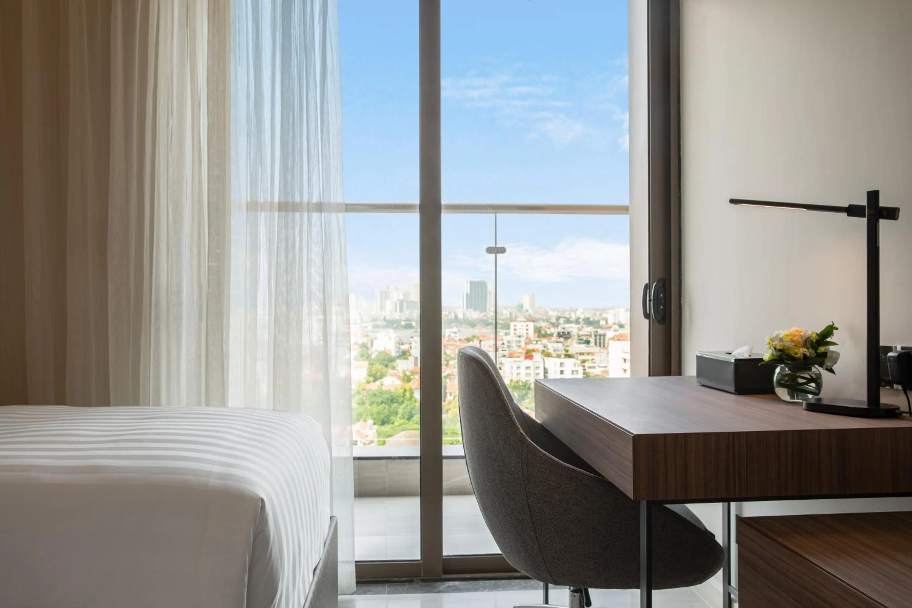 Coffee/tea facilities, Bed in Oakwood Residence Hanoi