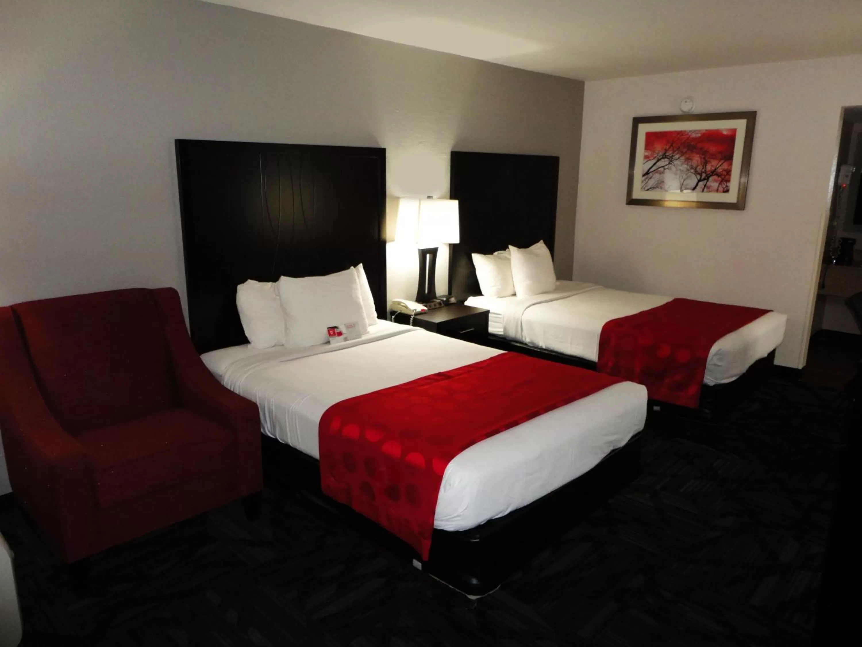 Exterior Double Room with Two Double Beds - Non-Smoking in Ramada by Wyndham Tuscaloosa