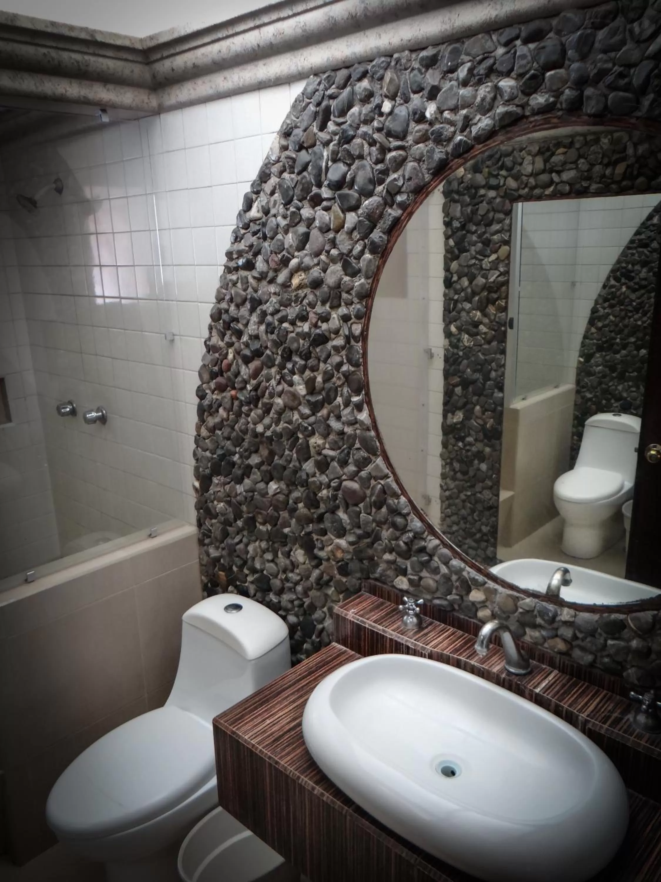 Bathroom in Silmar Hotel/Motel