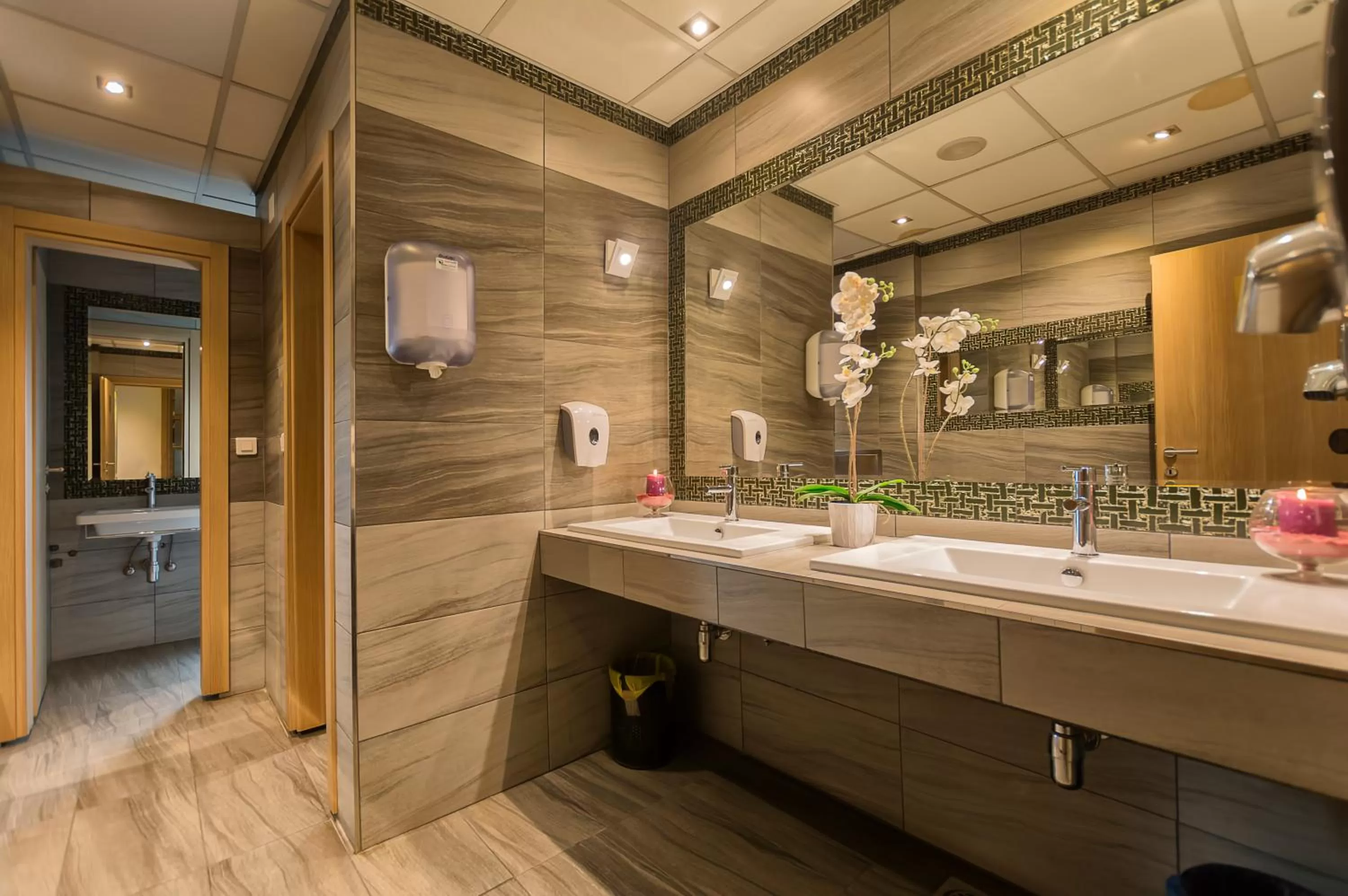 Toilet in Hotel Lirak