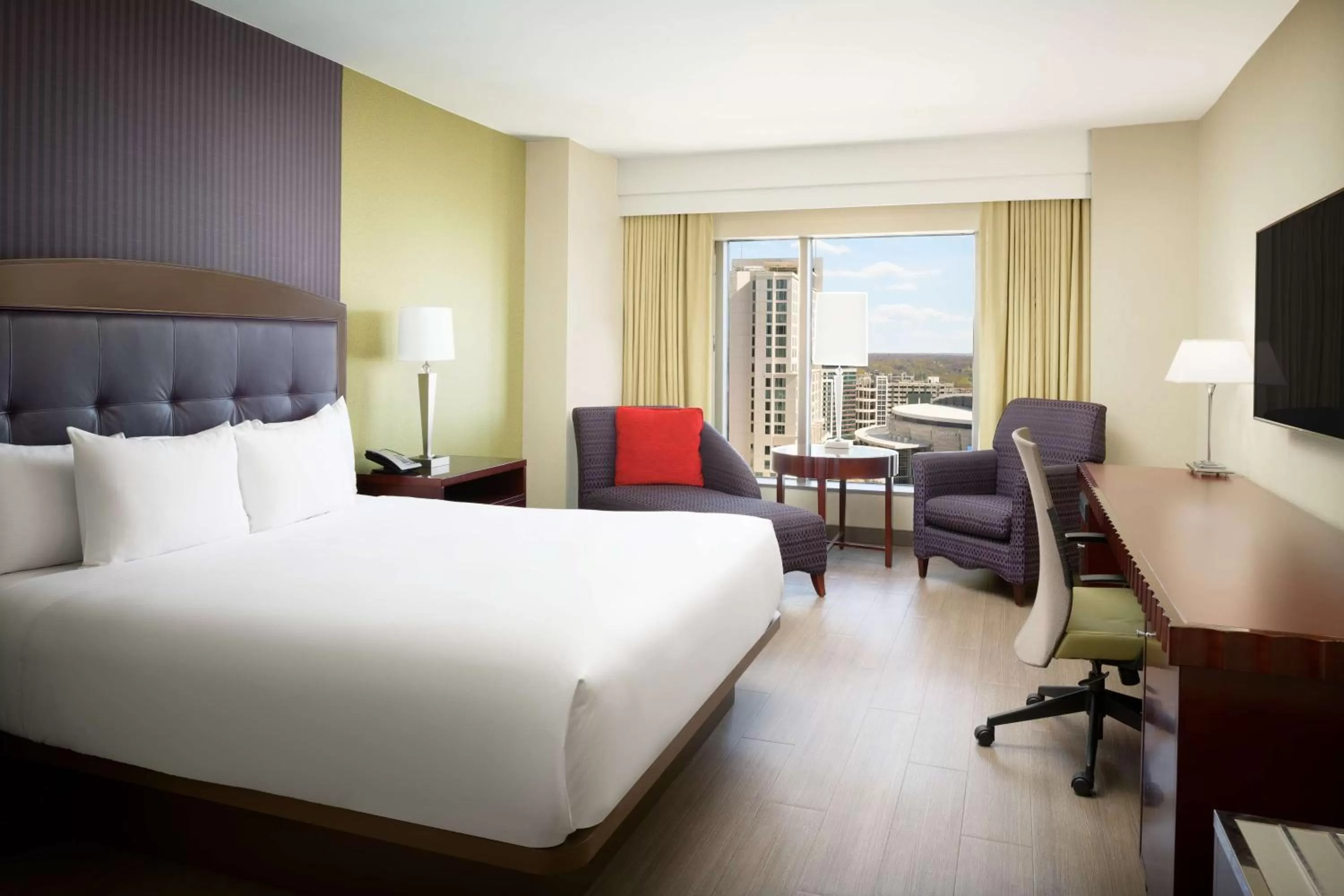 King Room with City View - Hearing/Disability Access in Hilton Charlotte Uptown