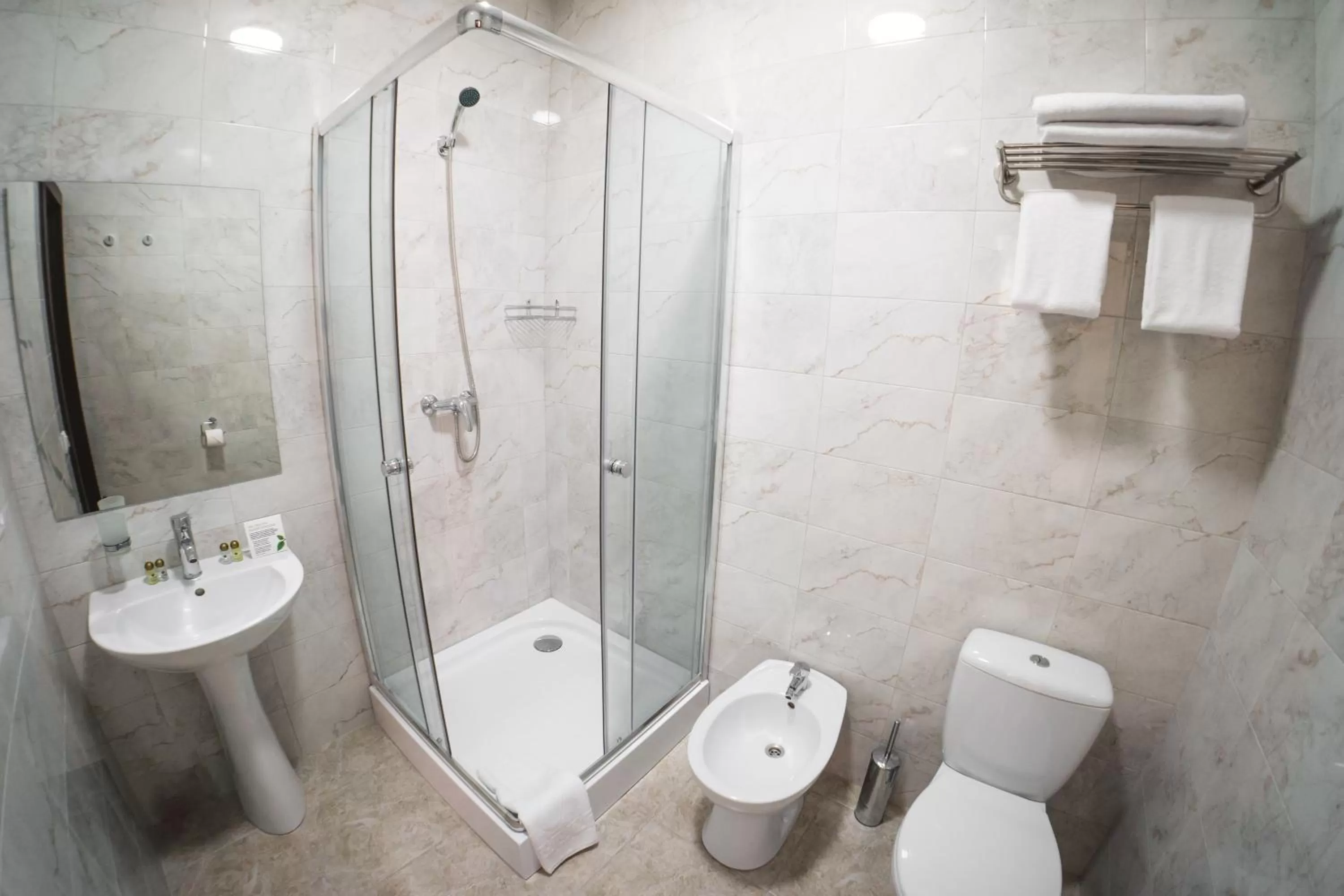 Bathroom in Potemkinn Hotel