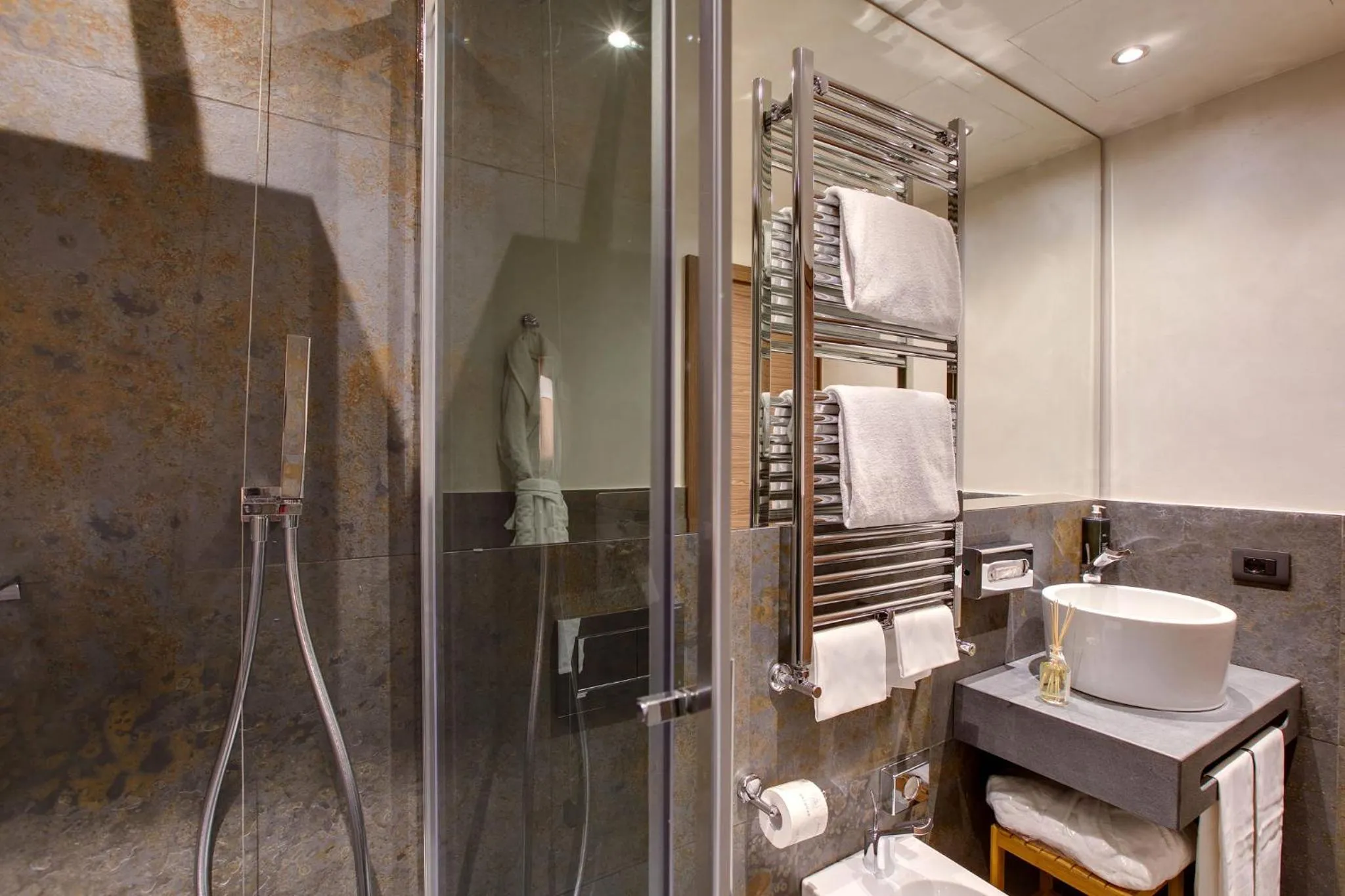 Shower in Solo Experience Hotel