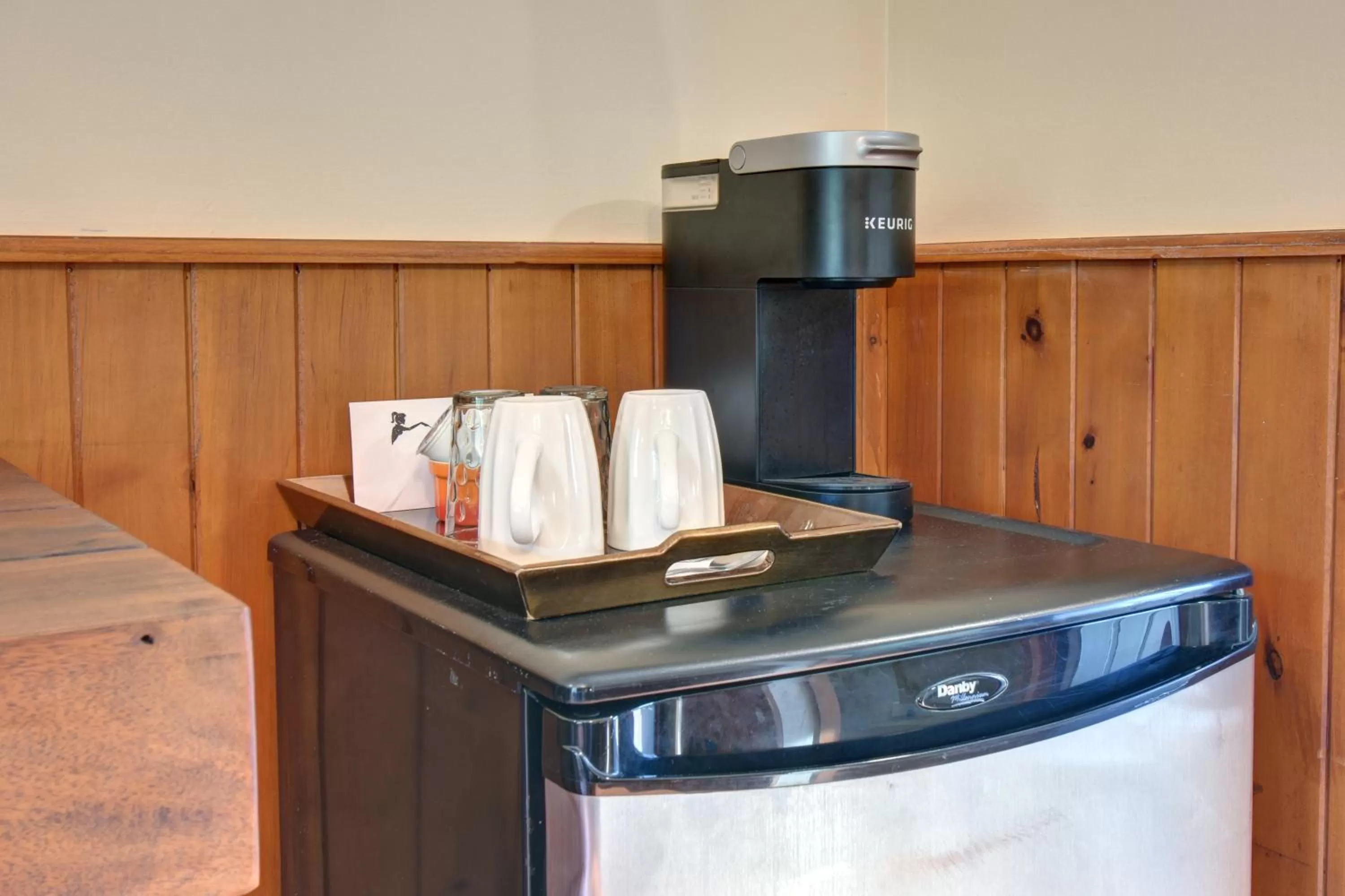 Coffee/tea facilities in Hotel Le Petit Lac Sainte-Adèle