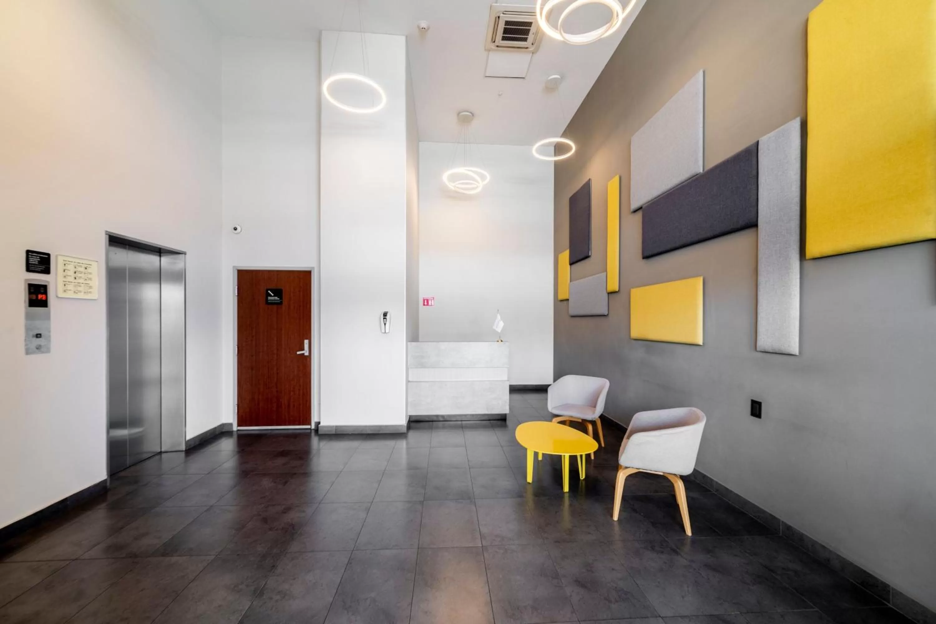 Lobby or reception in City Express Plus by Marriott Guadalajara Palomar