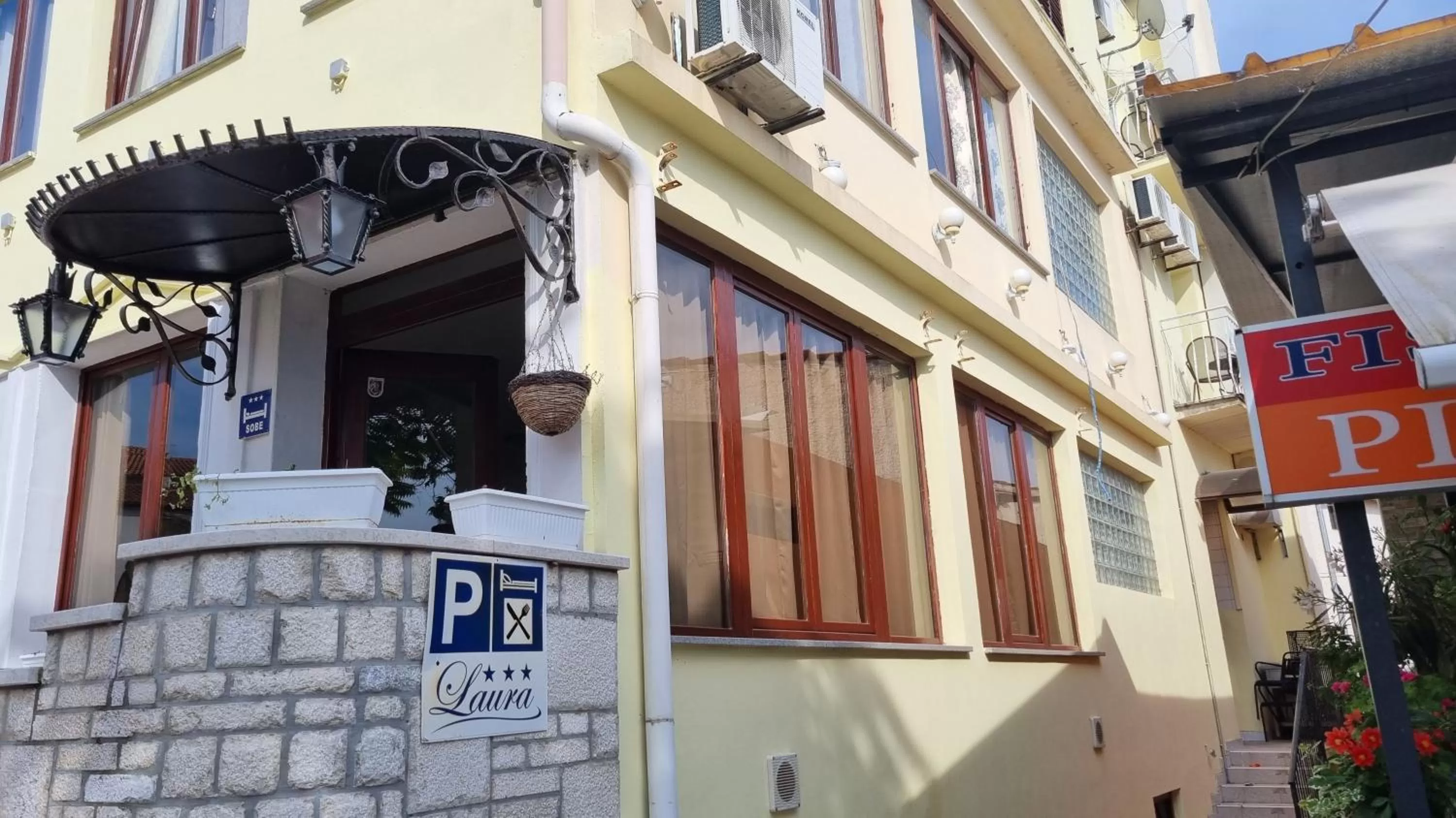 Property building in Laura Rooms