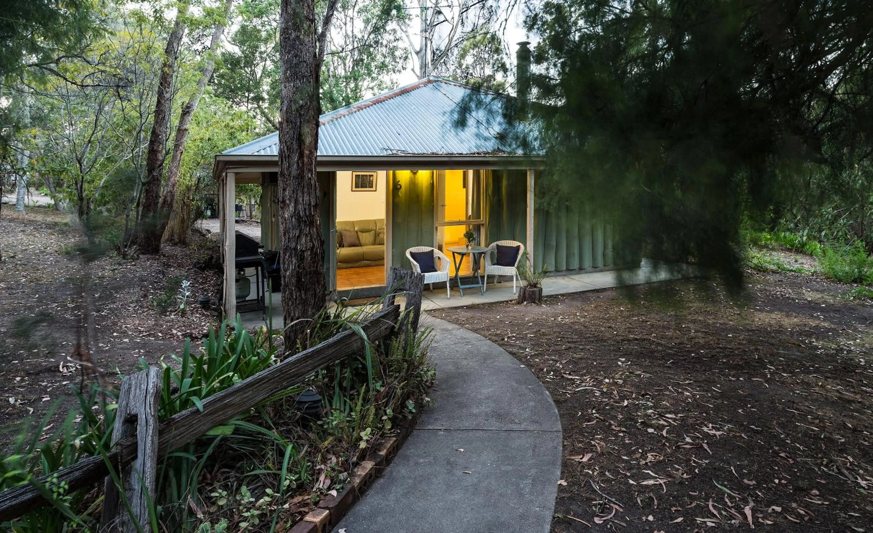 Garden in Kalimna Woods Cottages