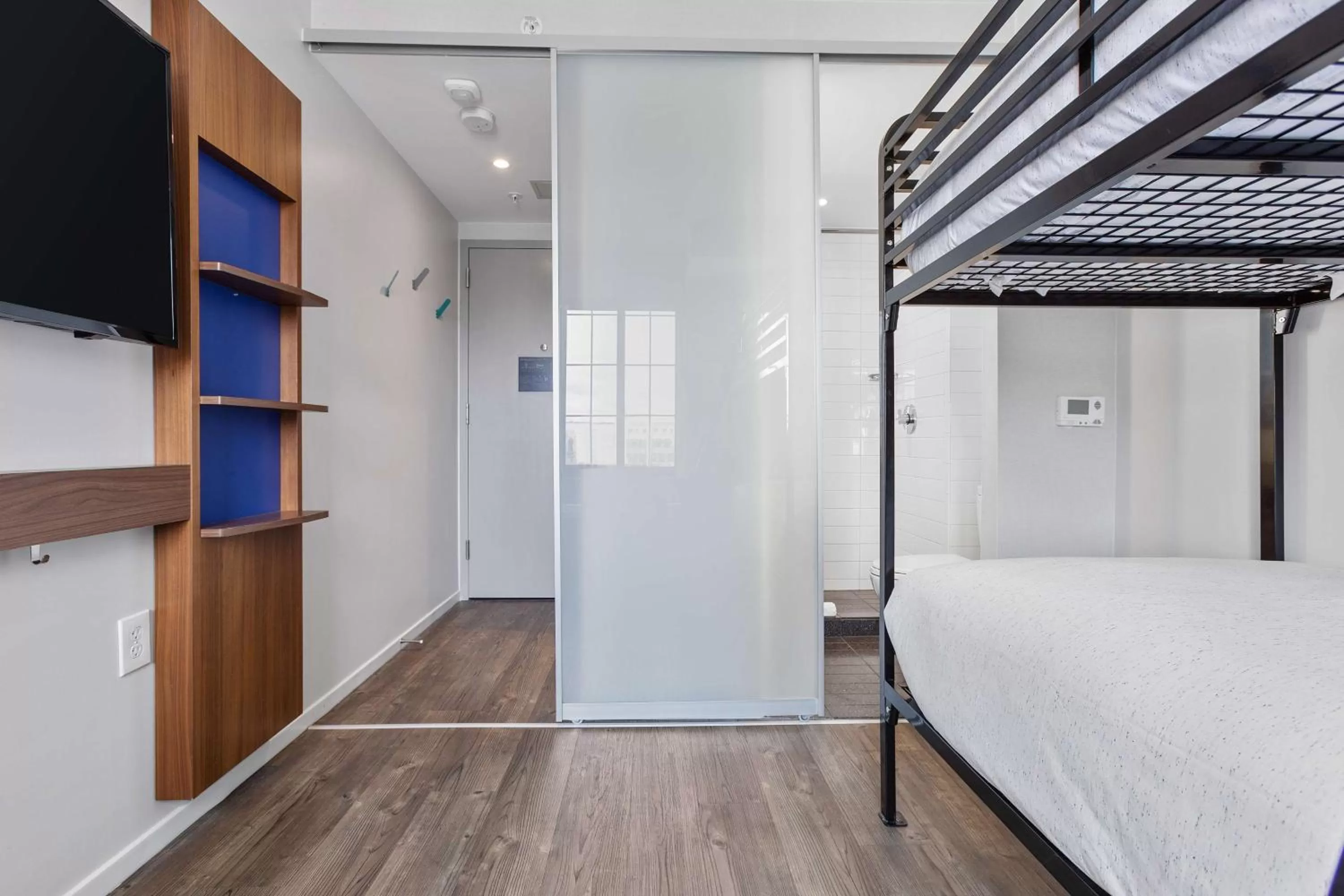 Bathroom, Bed in Motto by Hilton Washington DC City Center