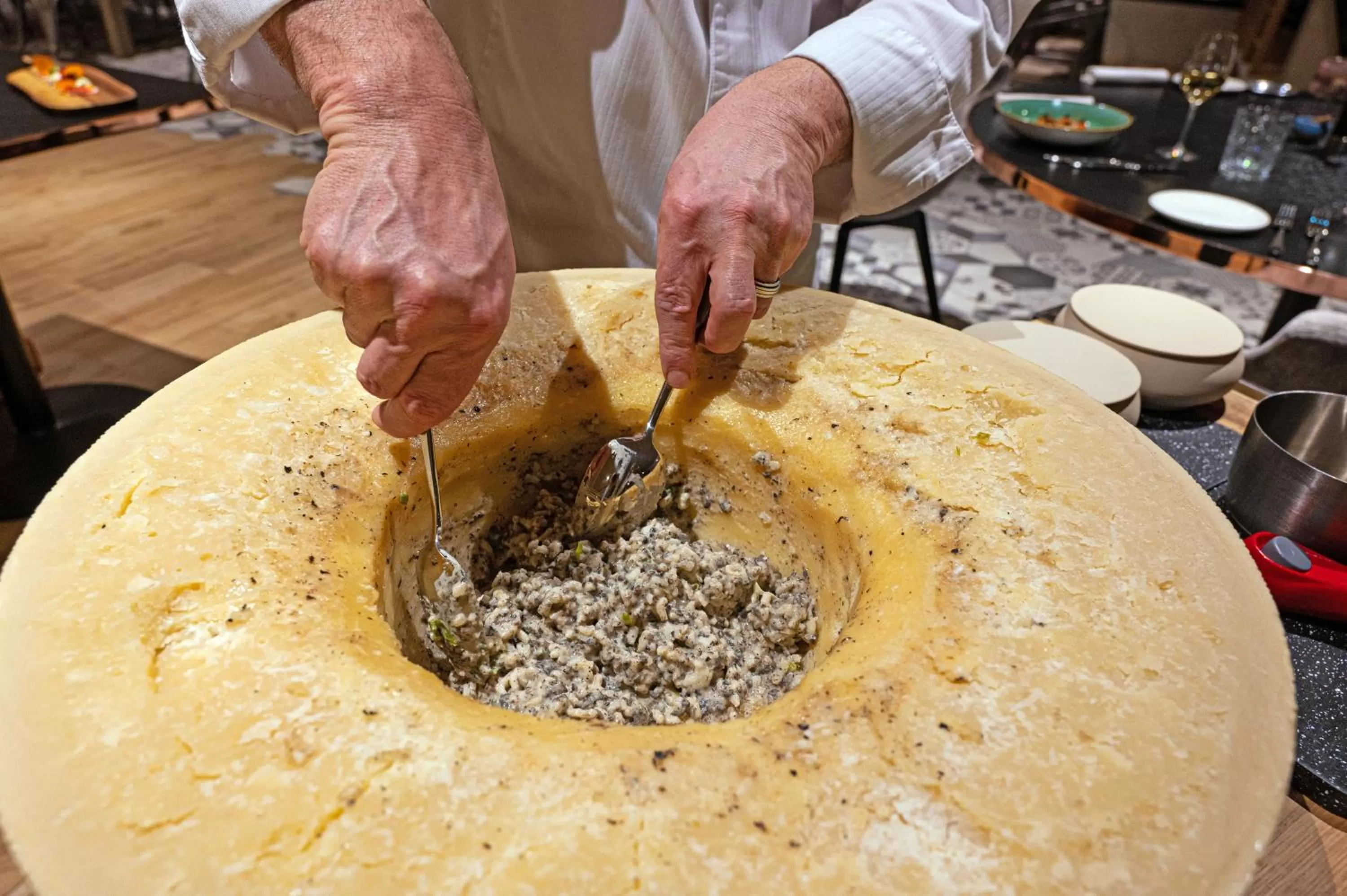 Meals in Hôtel VoulezVous by Les Etincelles