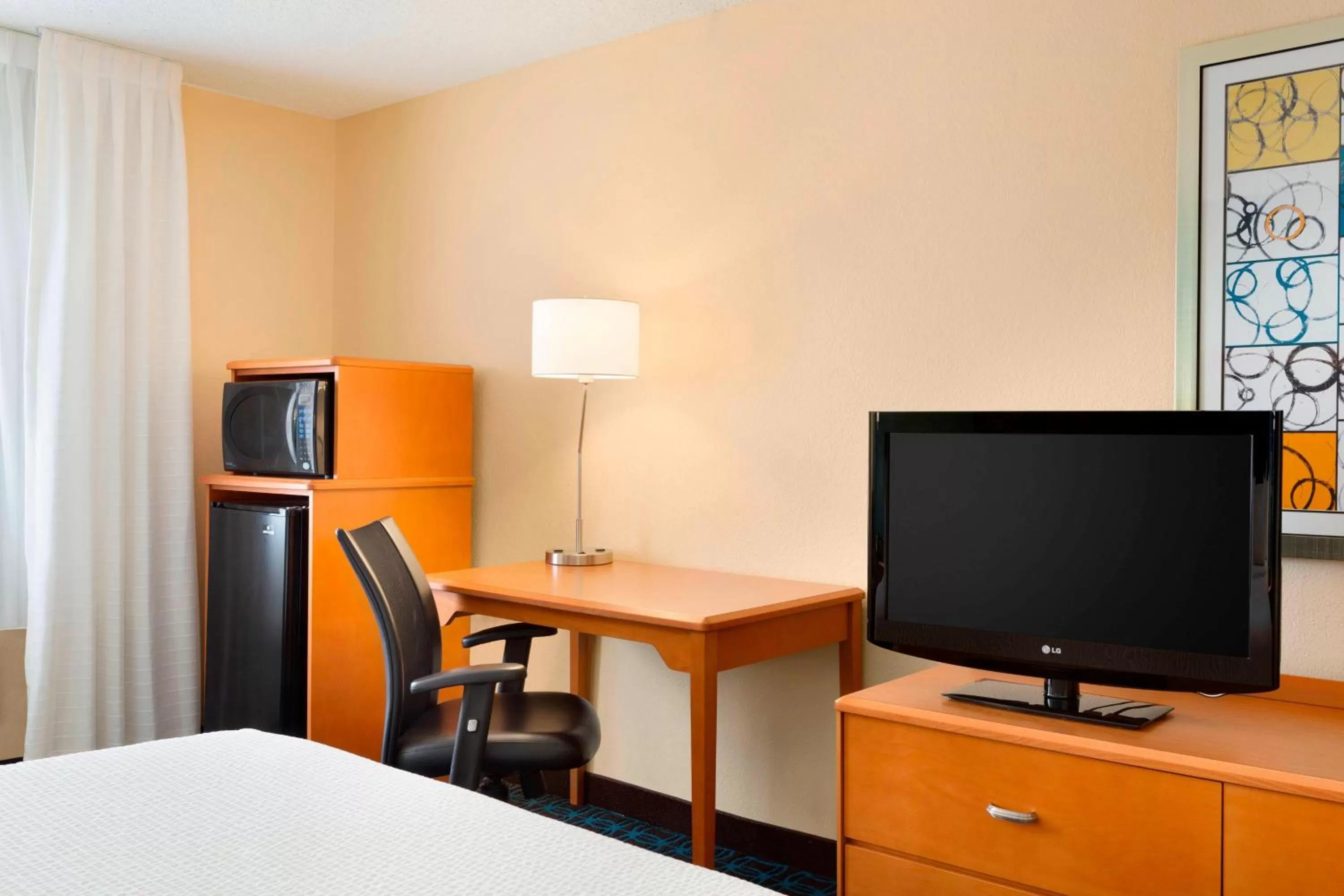 King Room with Adapted Tub - Mobility and Hearing Accessible in Fairfield Inn & Suites Fort Worth University Drive