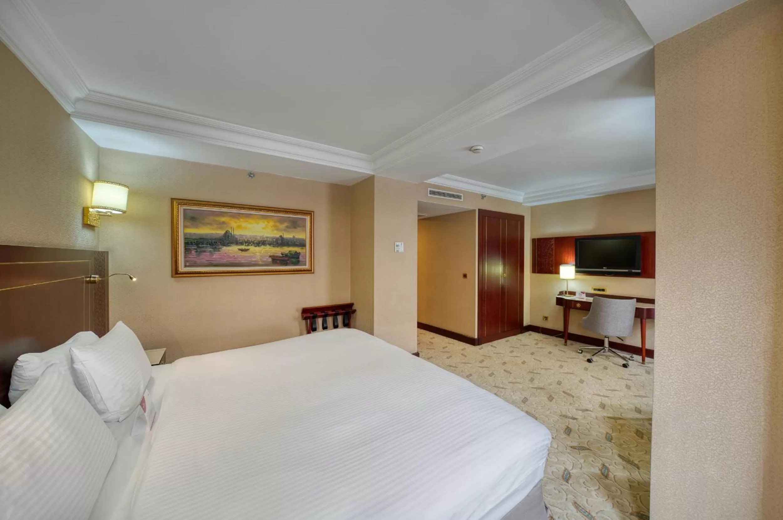 Bedroom, Bed in Crowne Plaza Istanbul - Old City by IHG