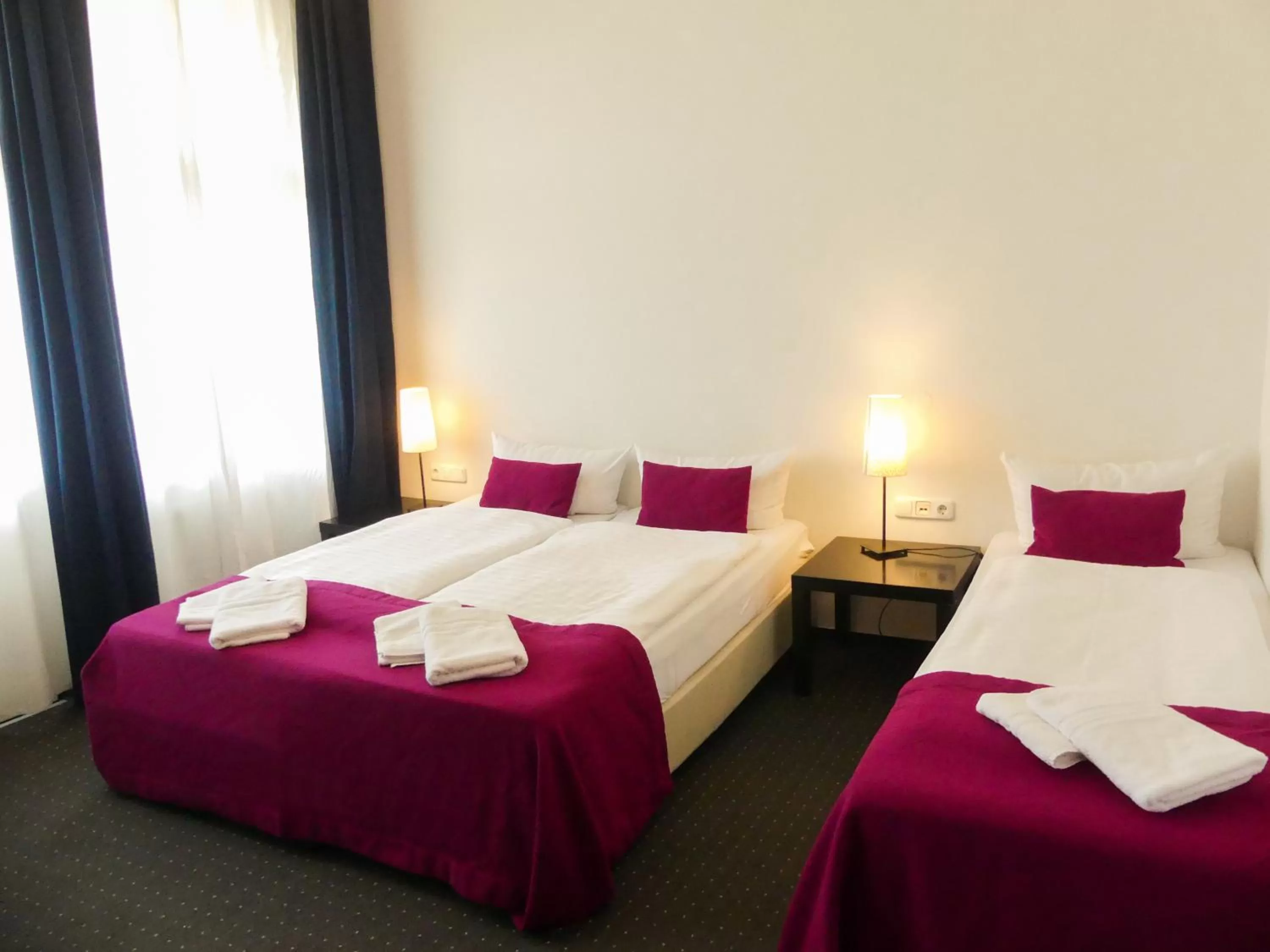 Photo of the whole room, Bed in Goldmarie