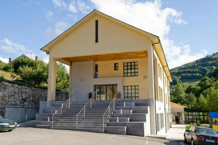 Property building in Hotel Restaurante La Casilla