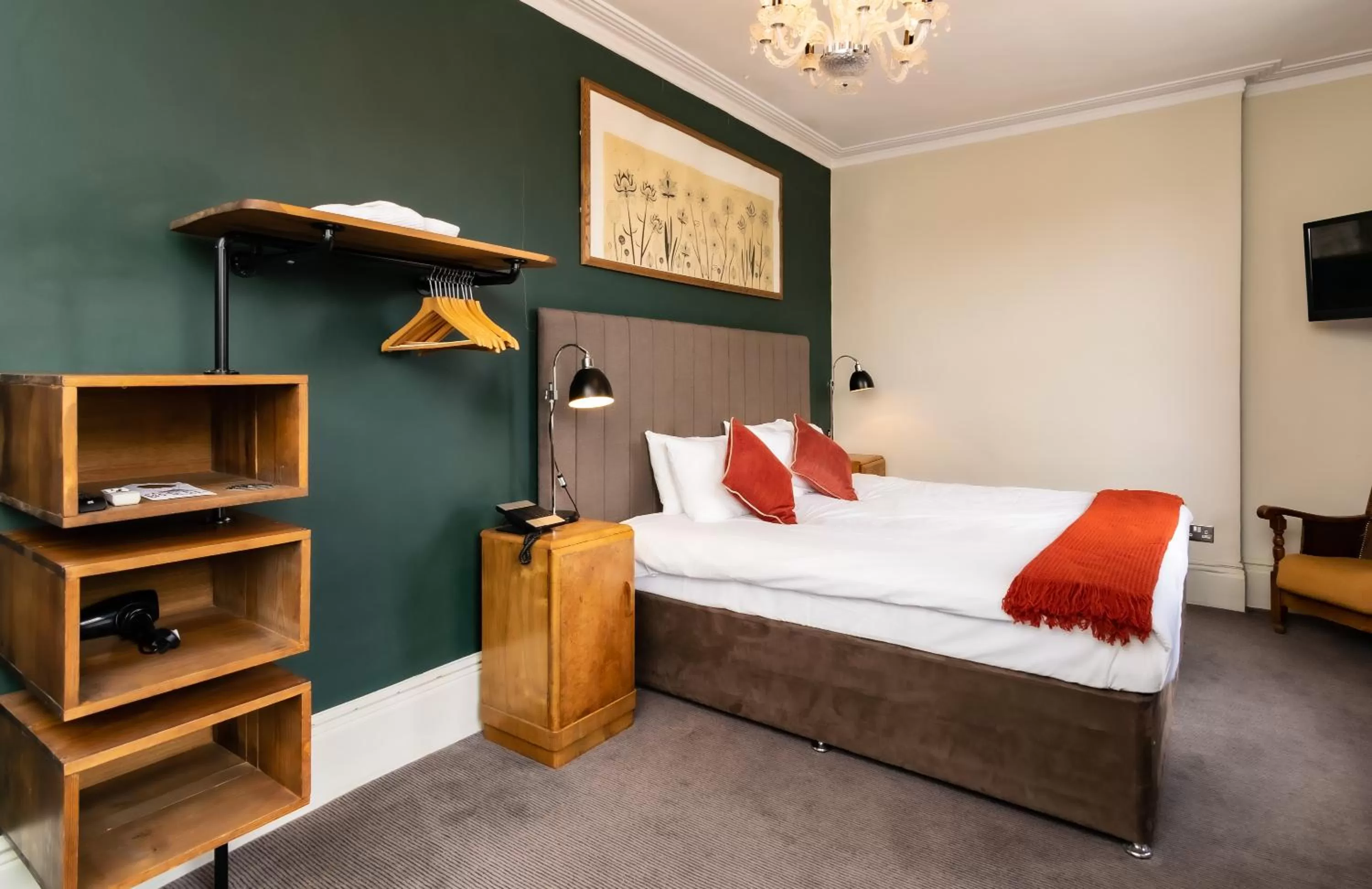 Bed in Kew Gardens Hotel