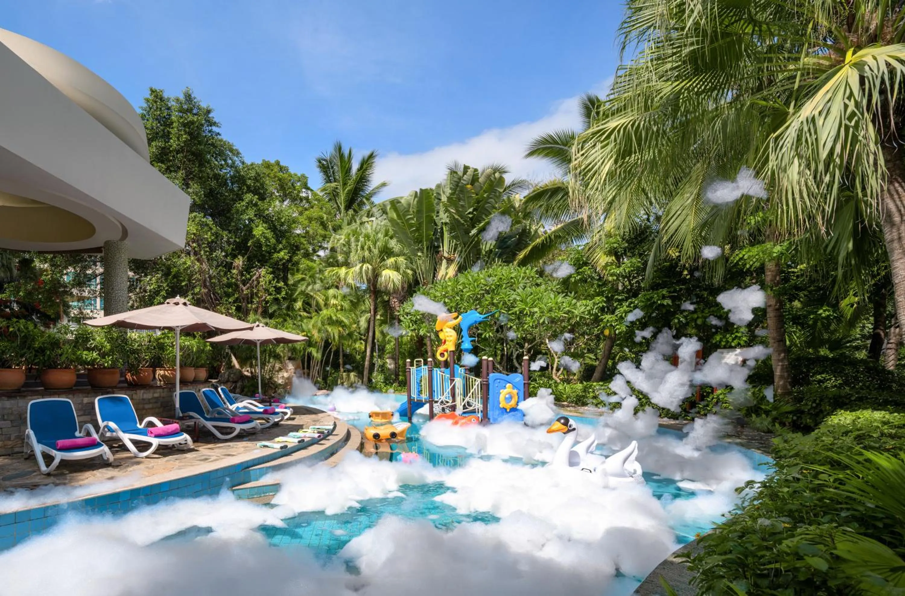 Spring in Sunshine Resort Intime Sanya